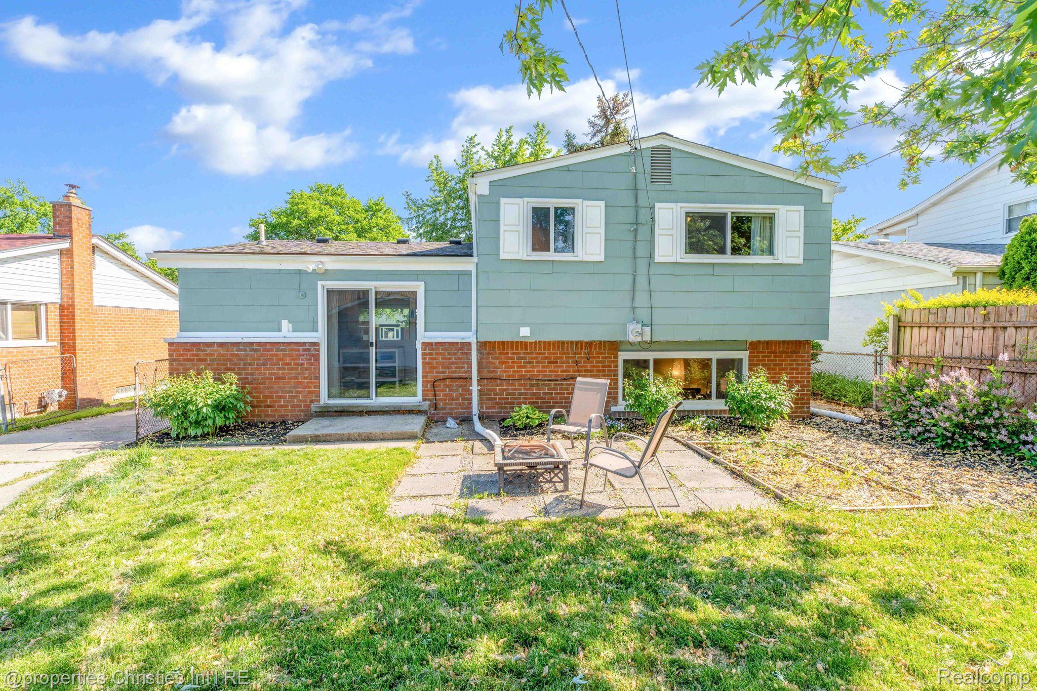 1418 W ELMWOOD Avenue