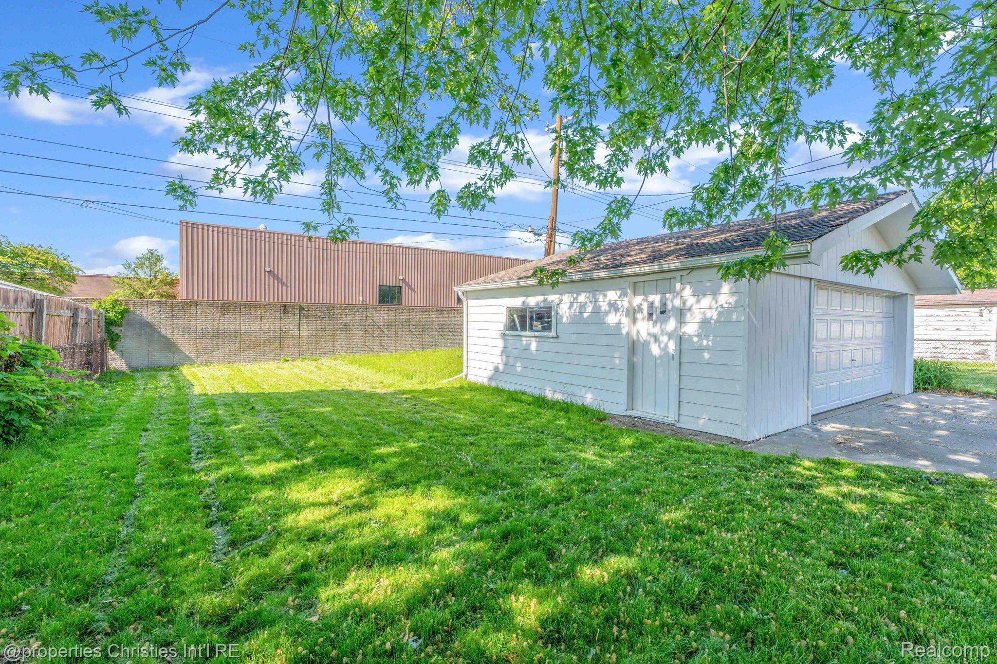 1418 W ELMWOOD Avenue