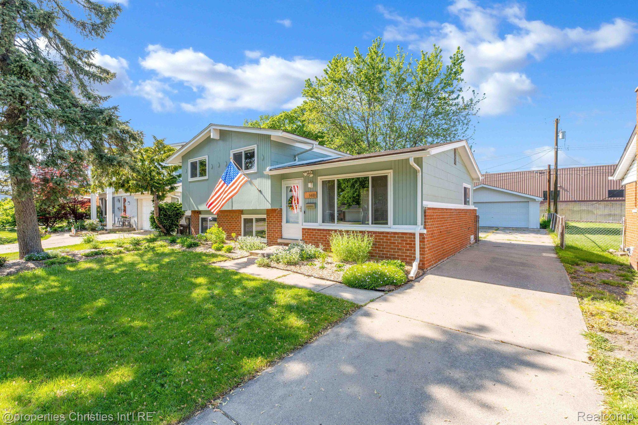 1418 W ELMWOOD Avenue