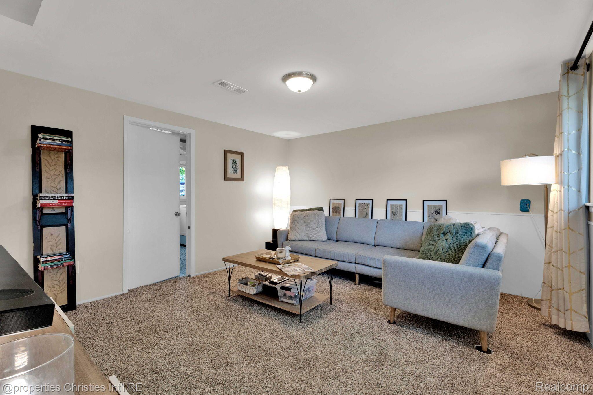 1418 W ELMWOOD Avenue