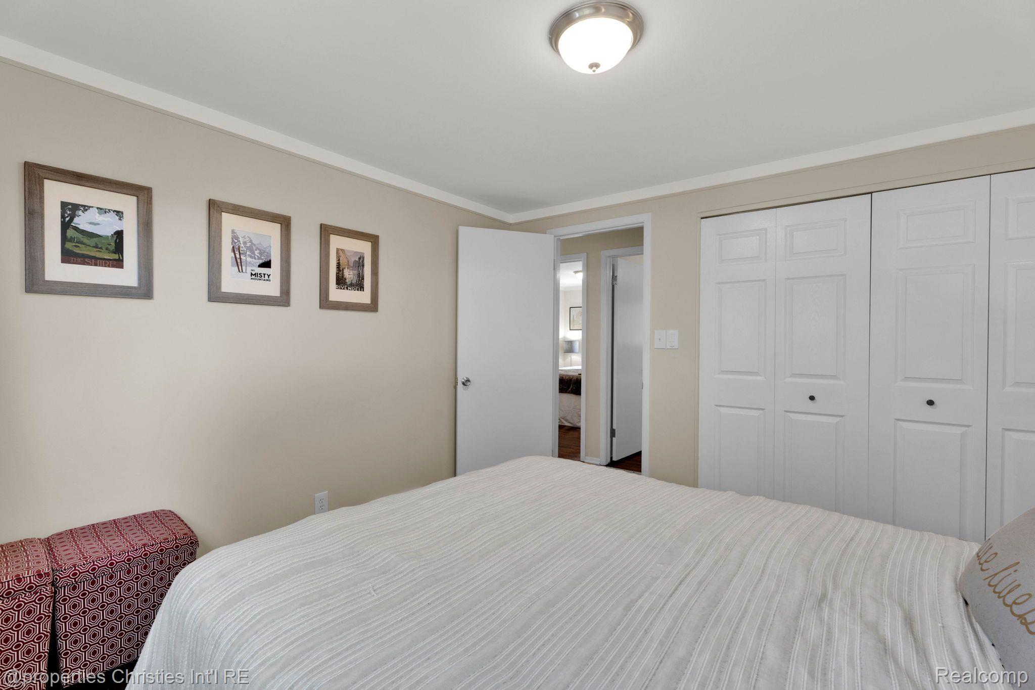 1418 W ELMWOOD Avenue
