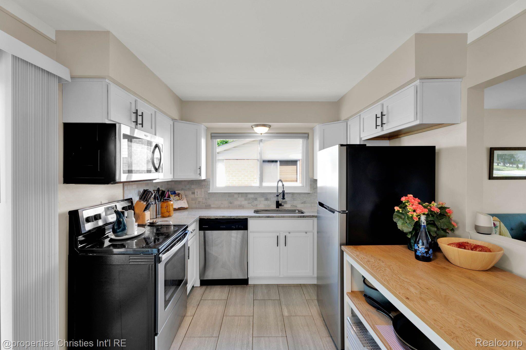 1418 W ELMWOOD Avenue