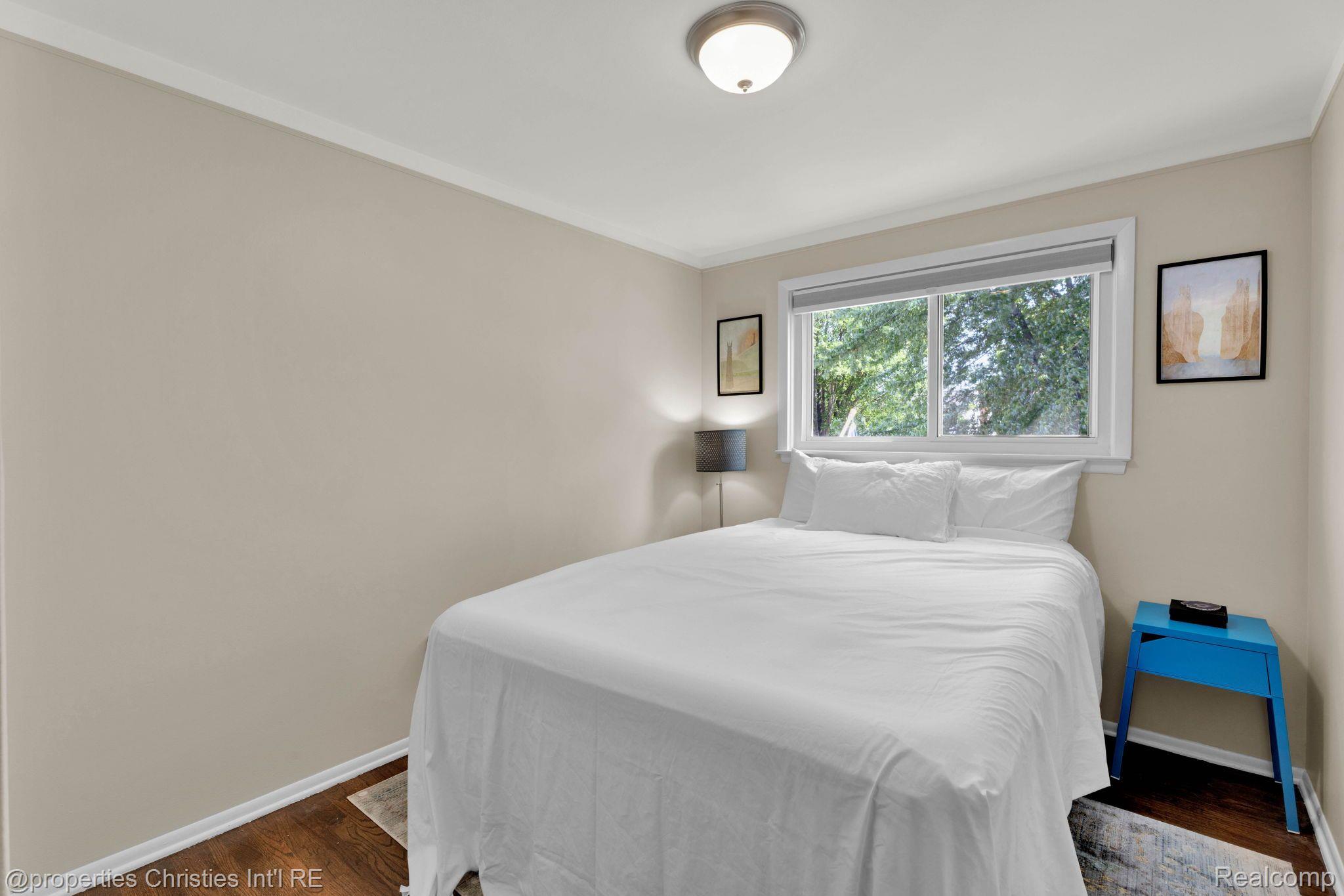 1418 W ELMWOOD Avenue