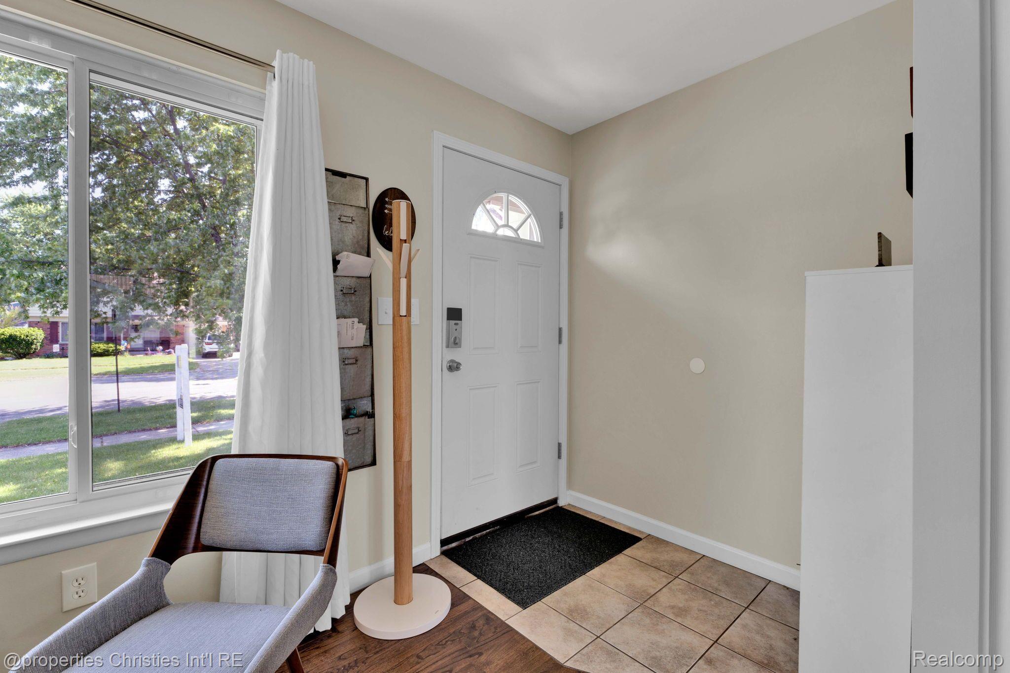 1418 W ELMWOOD Avenue
