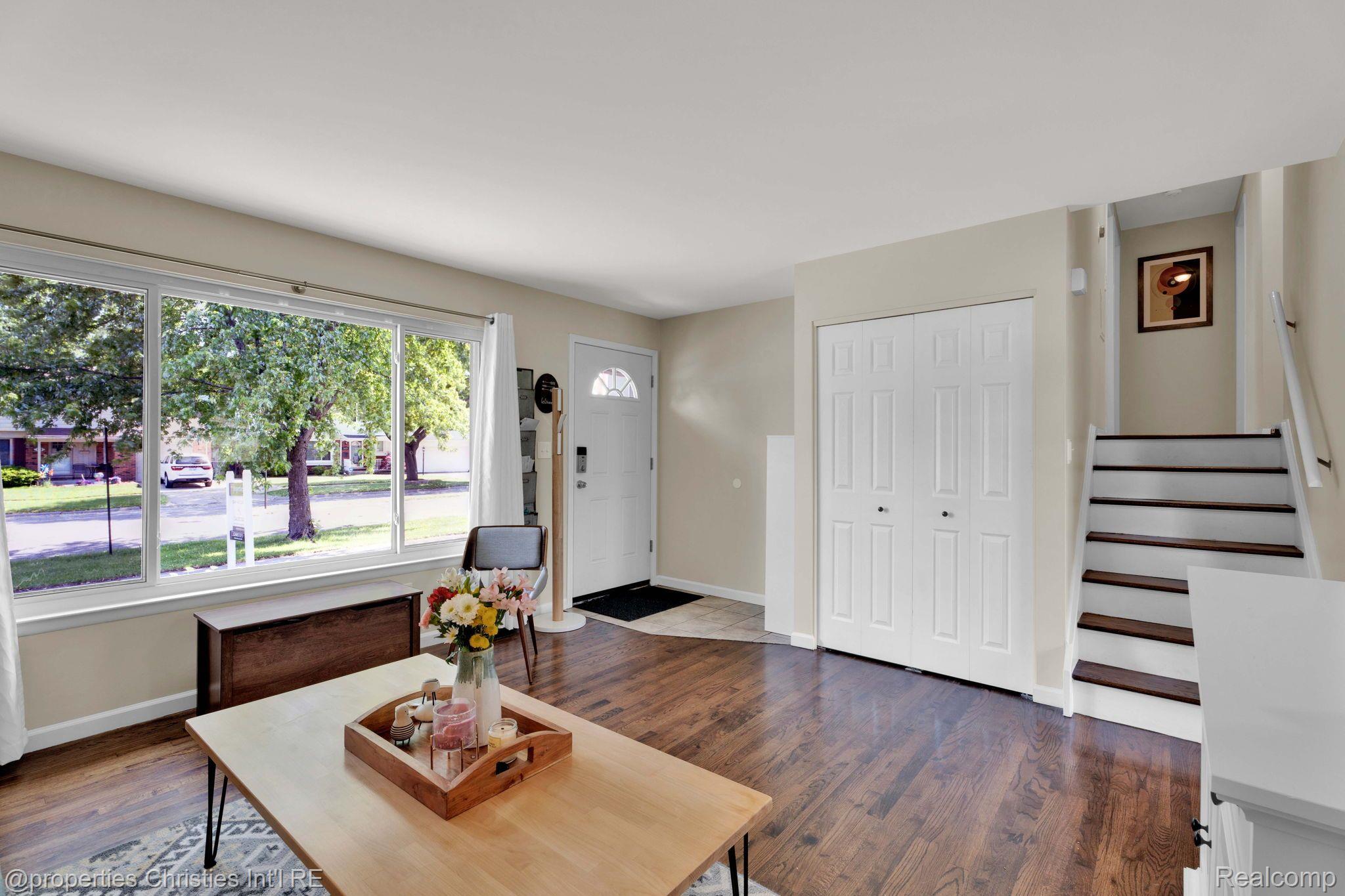 1418 W ELMWOOD Avenue