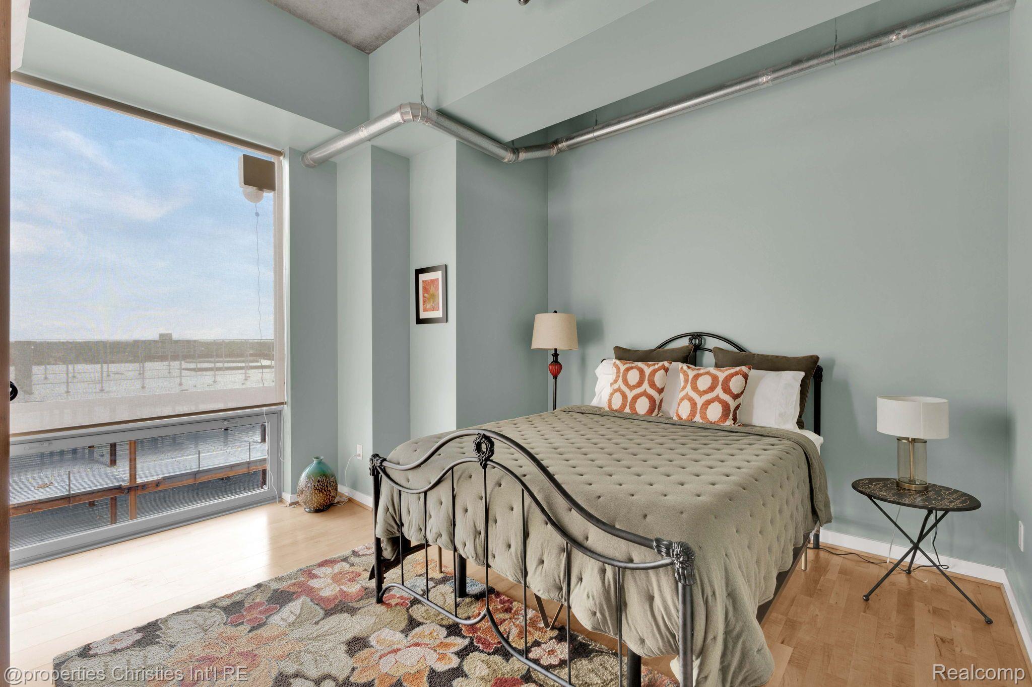 350 N MAIN Street Unit: 719