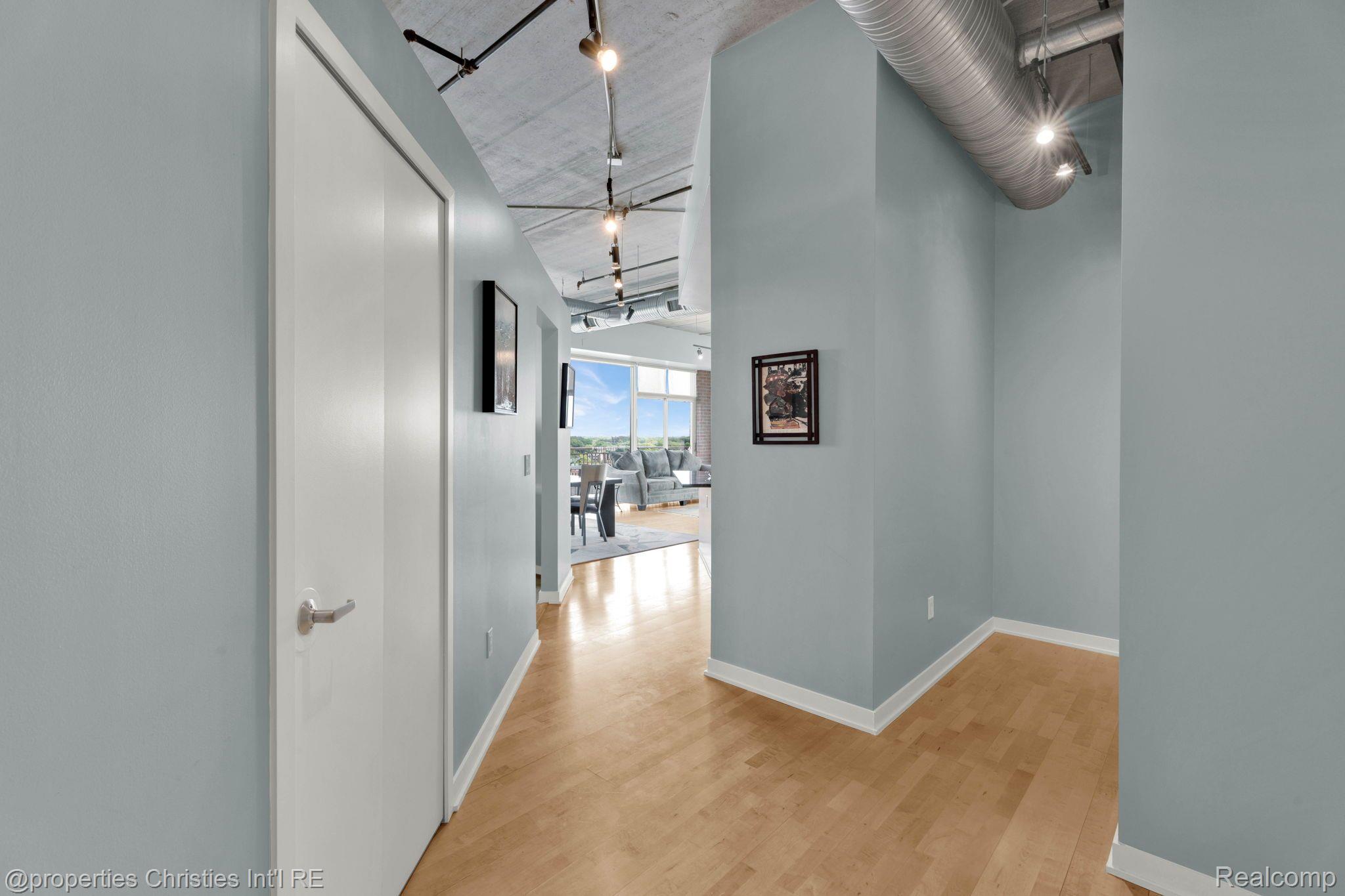 350 N MAIN Street Unit: 719
