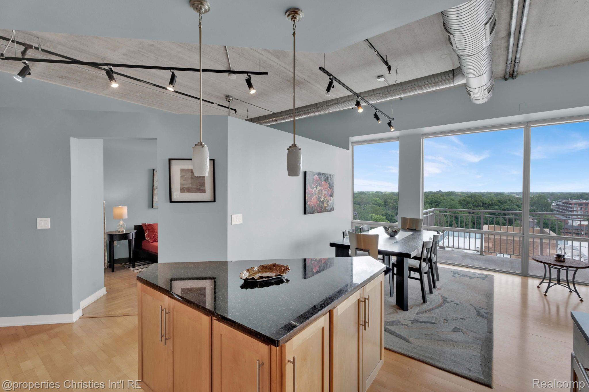 350 N MAIN Street Unit: 719