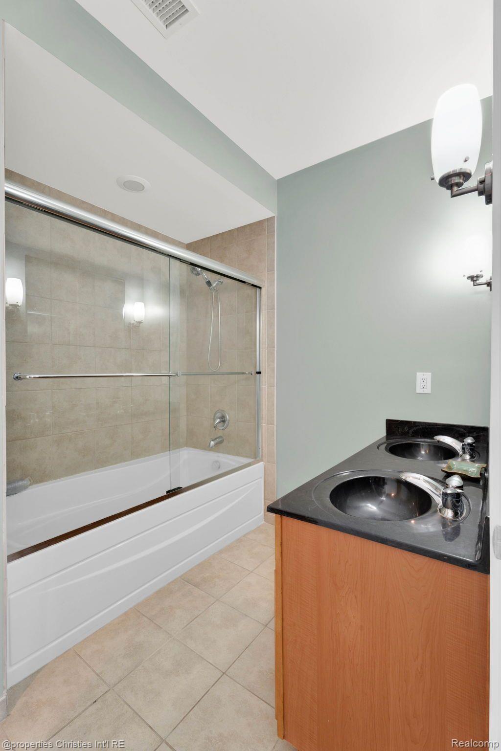 350 N MAIN Street Unit: 719
