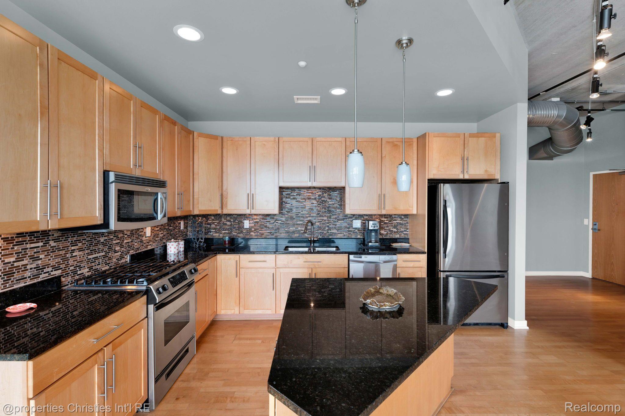 350 N MAIN Street Unit: 719