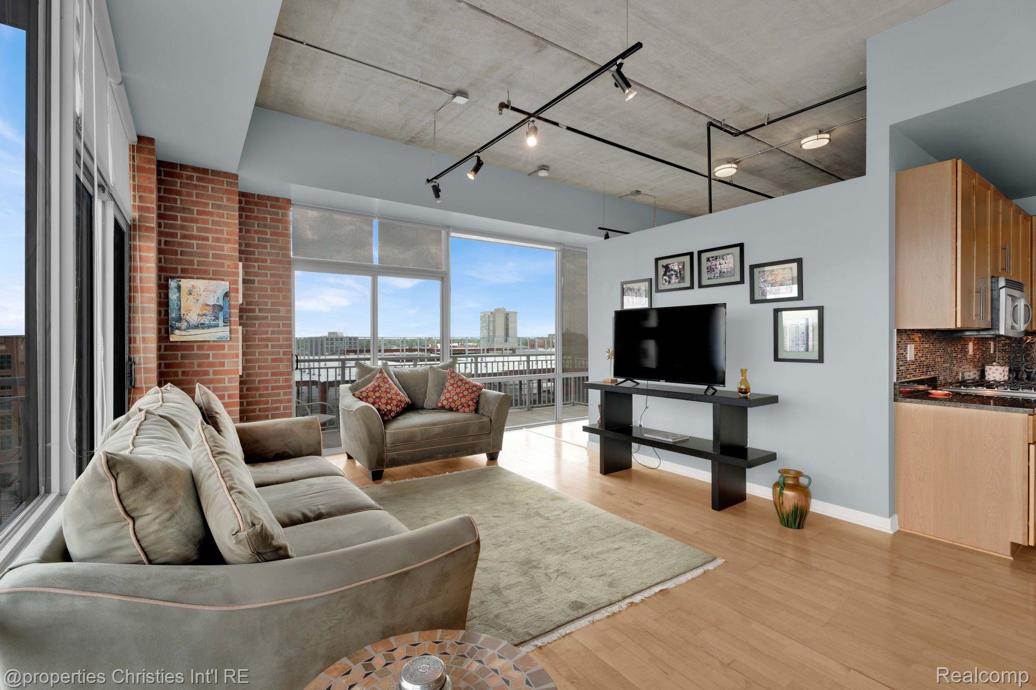 350 N MAIN Street Unit: 719