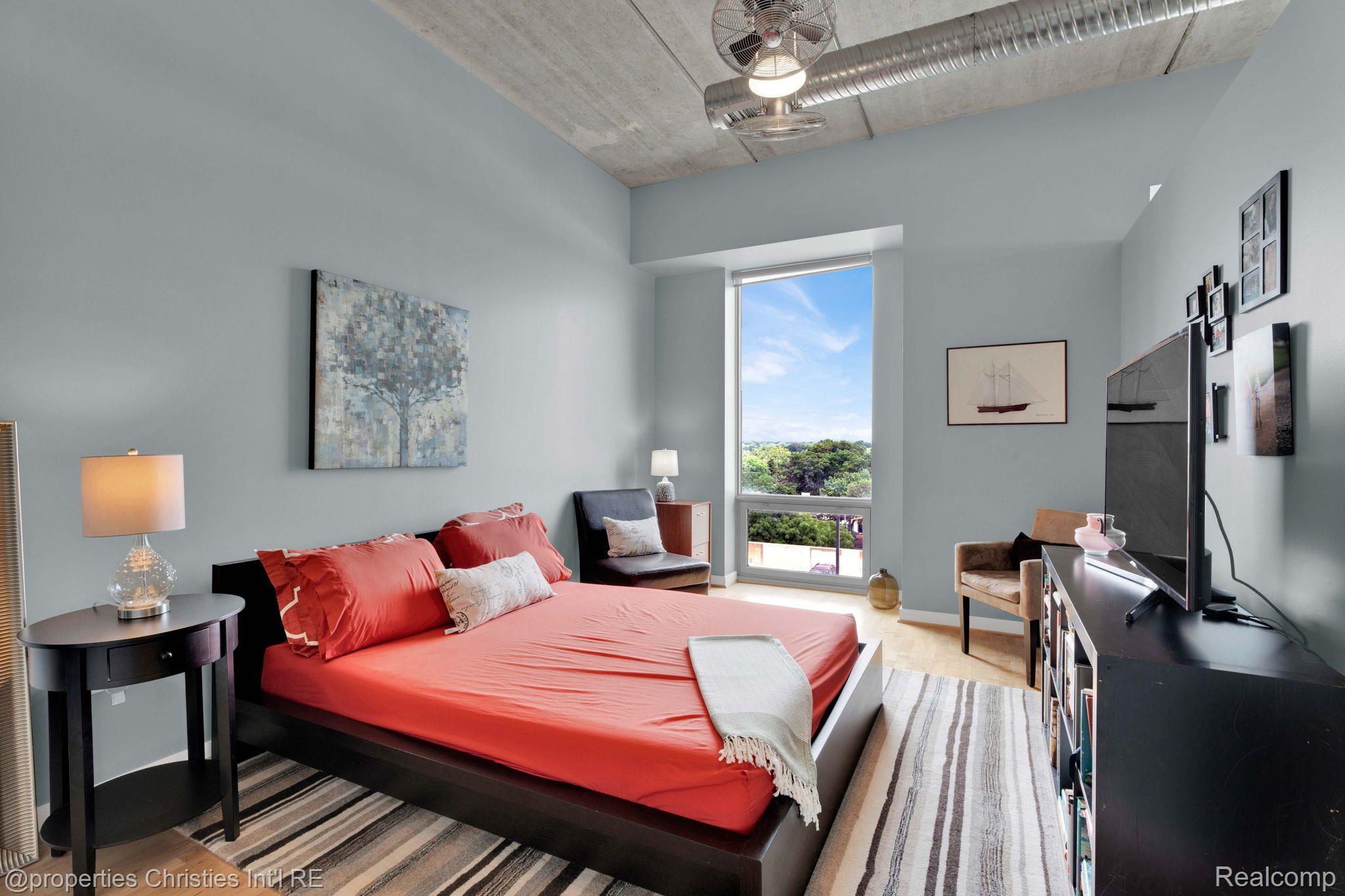 350 N MAIN Street Unit: 719