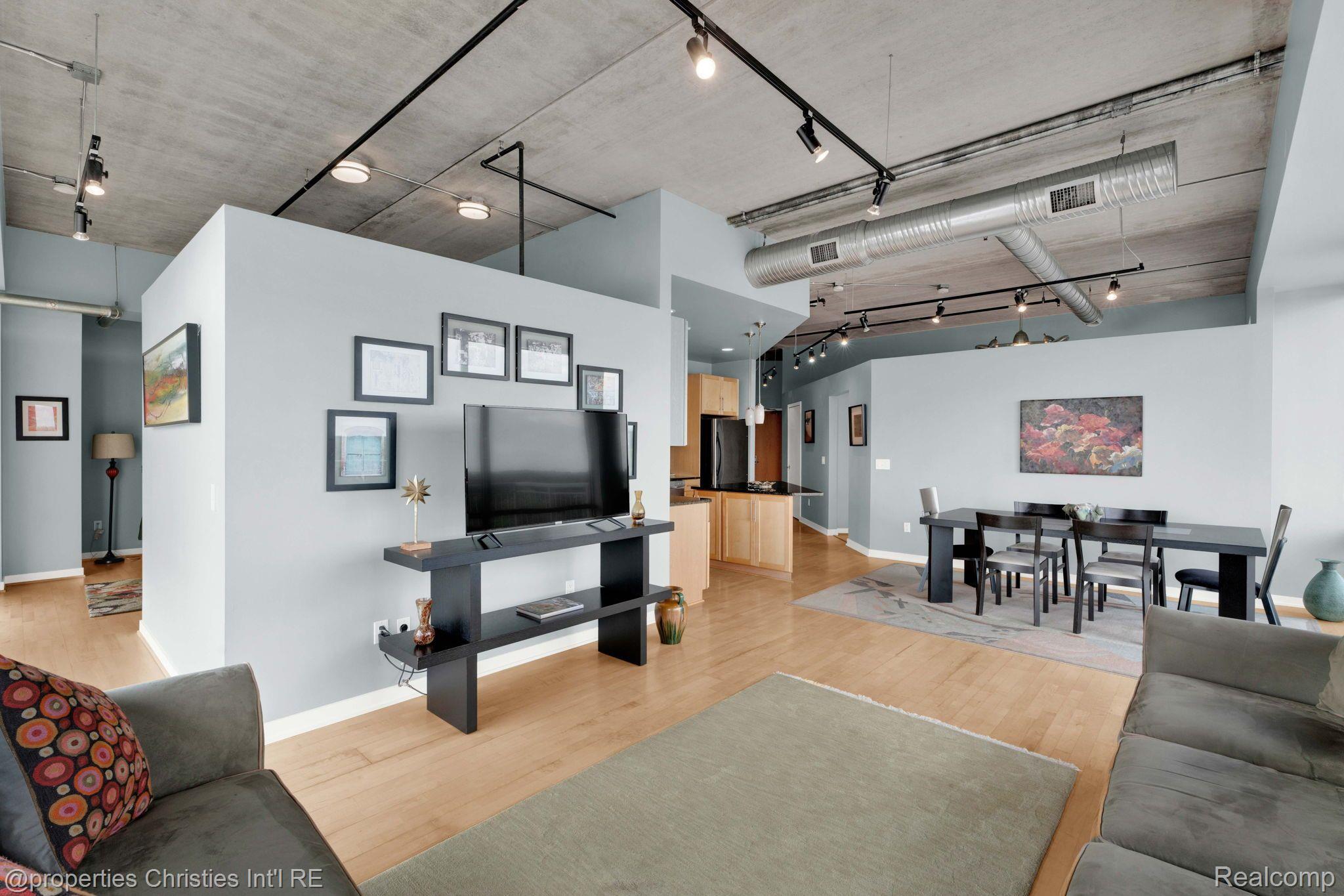350 N MAIN Street Unit: 719