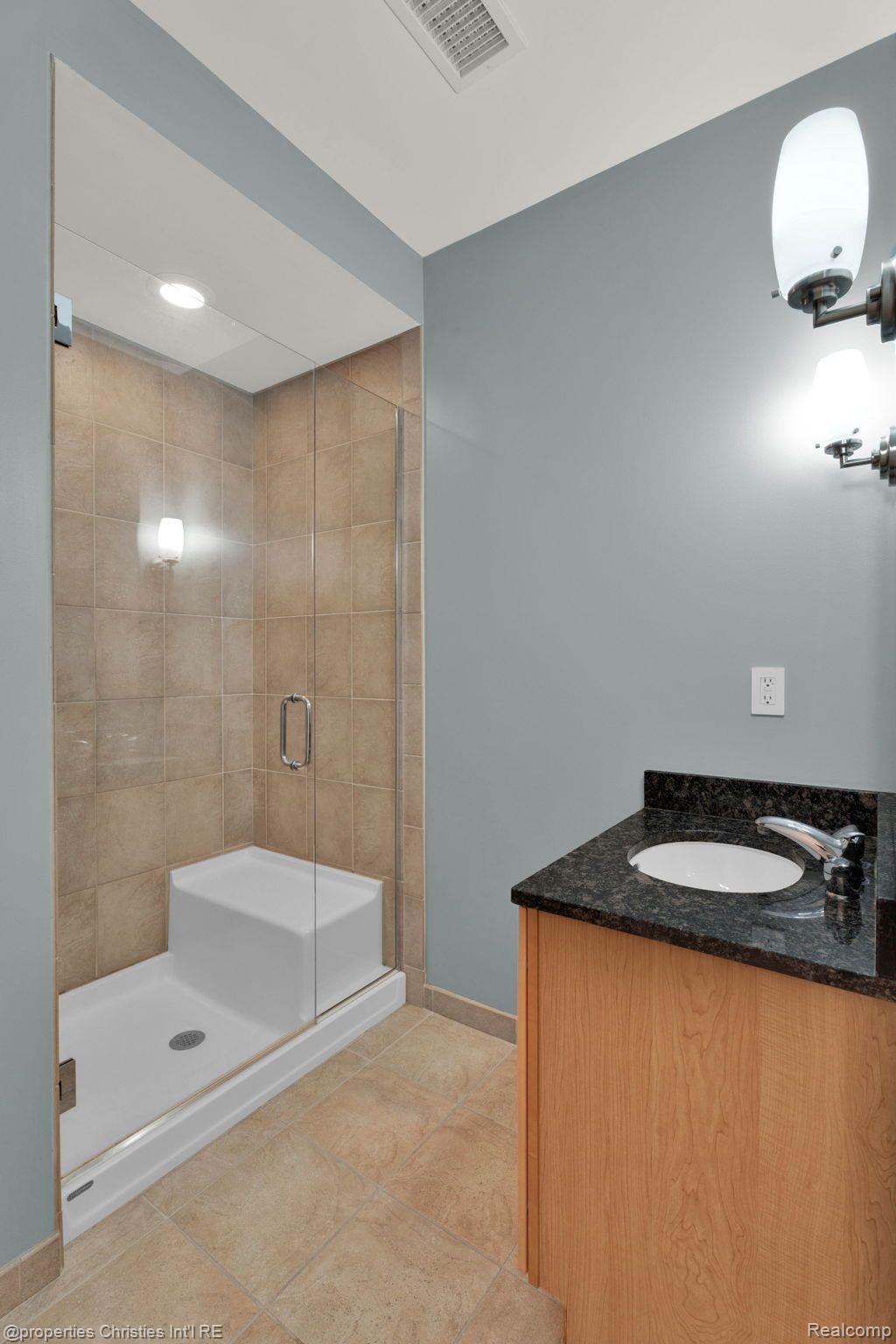 350 N MAIN Street Unit: 719