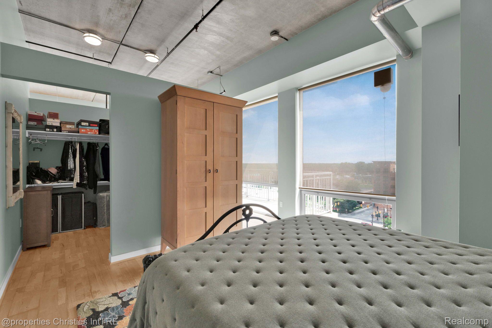 350 N MAIN Street Unit: 719