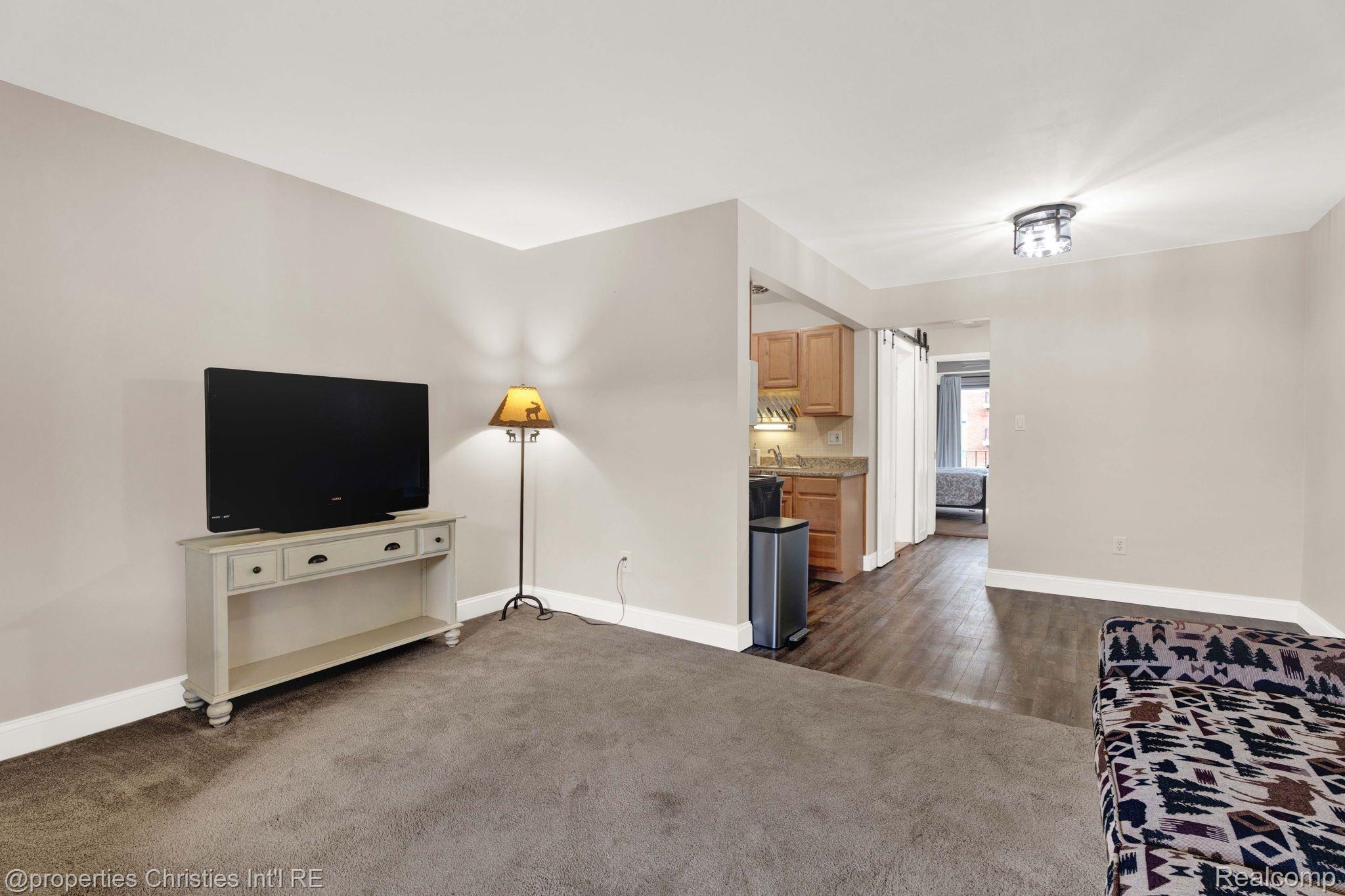 2820 WOODSLEE Drive Unit: 209