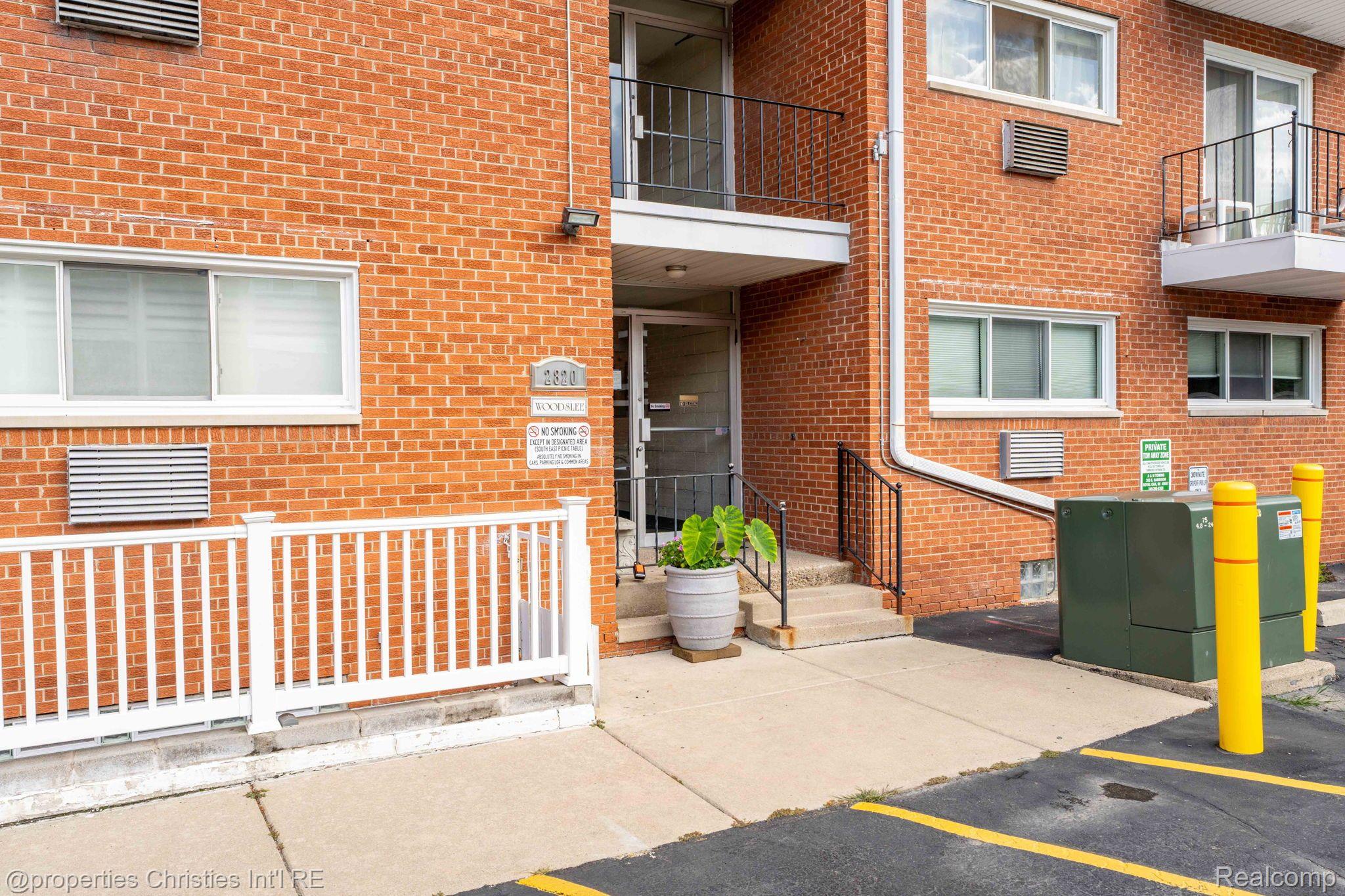 2820 WOODSLEE Drive Unit: 209