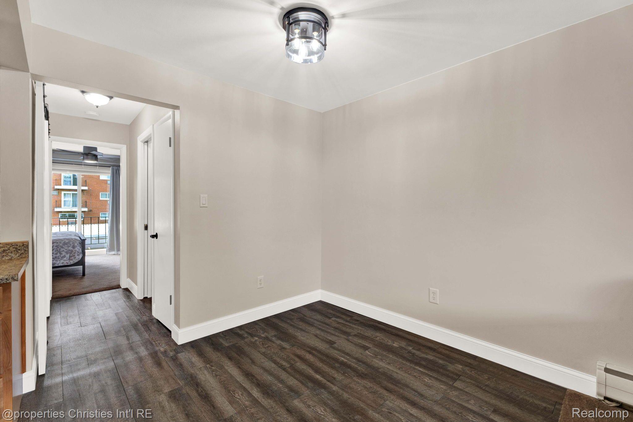 2820 WOODSLEE Drive Unit: 209