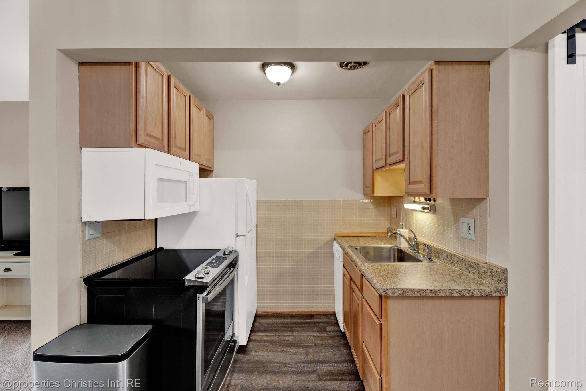 2820 WOODSLEE Drive Unit: 209