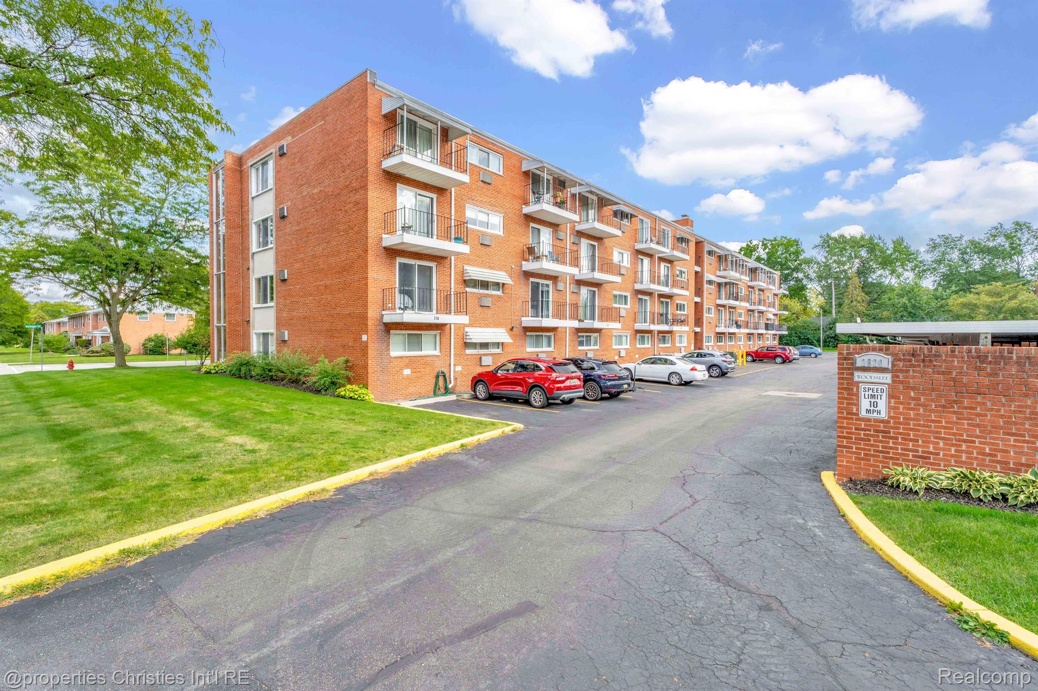 2820 WOODSLEE Drive Unit: 209
