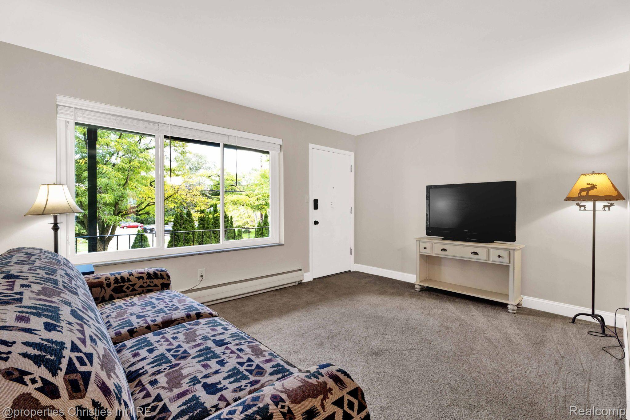 2820 WOODSLEE Drive Unit: 209