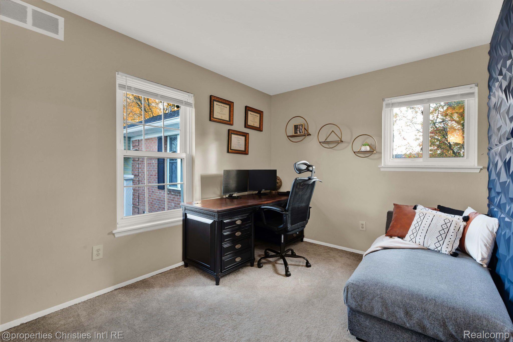 37473 CHARTER OAKS Boulevard