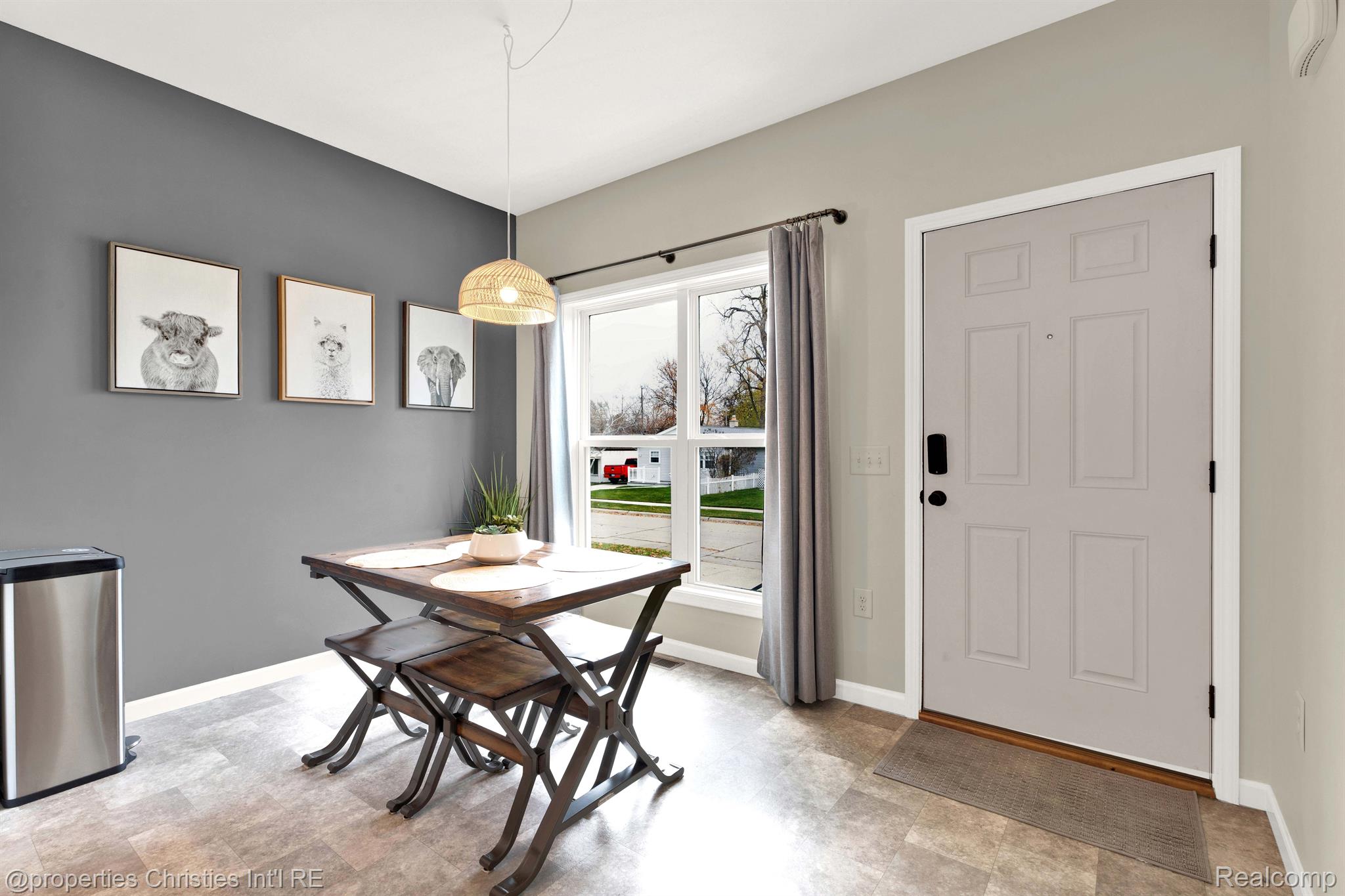 Dining area in the 4-bedroom Colonial home for sale at 27097 Alger Boulevard, Madison Heights City, MI