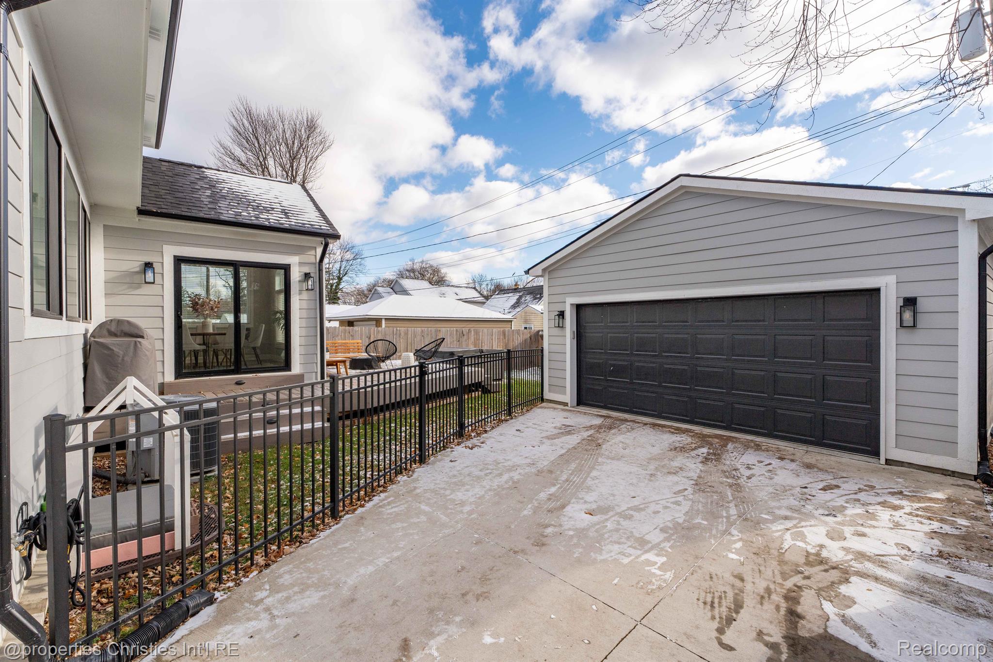 1613 POPLAR Avenue