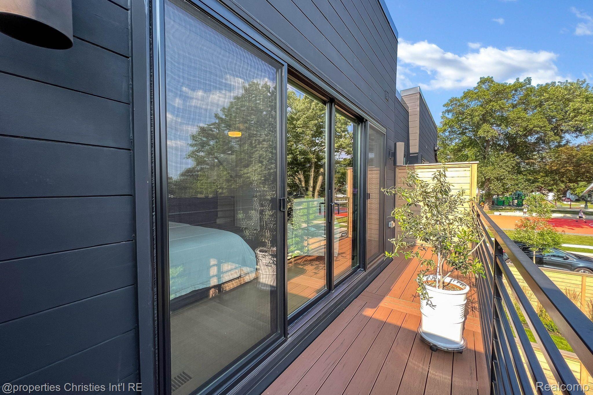 734 E Parent Avenue
