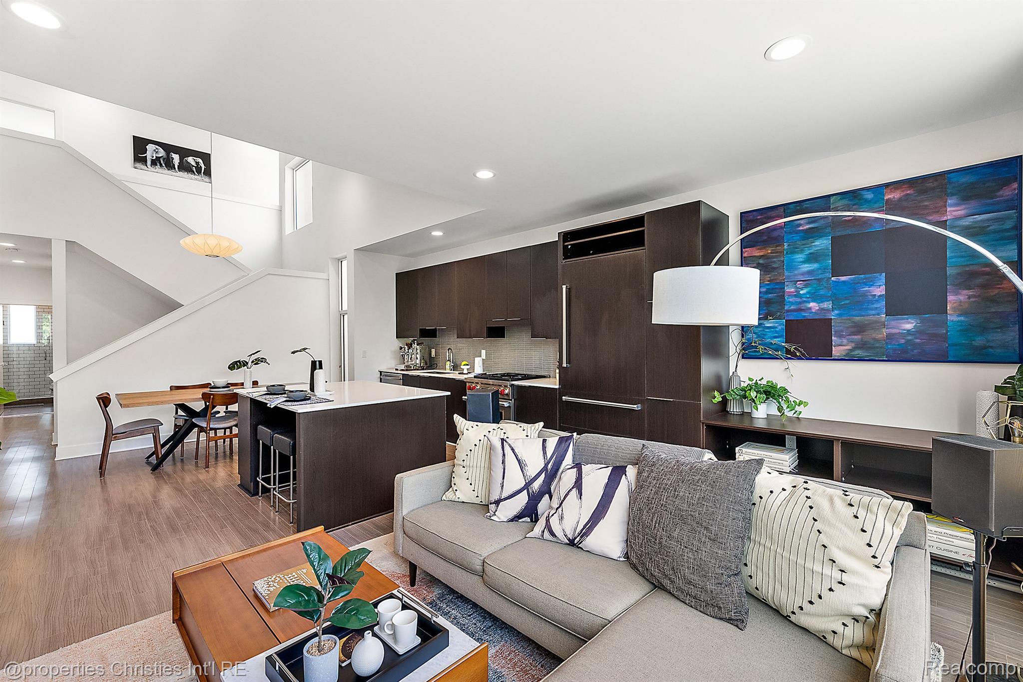 2654 John R Street 10