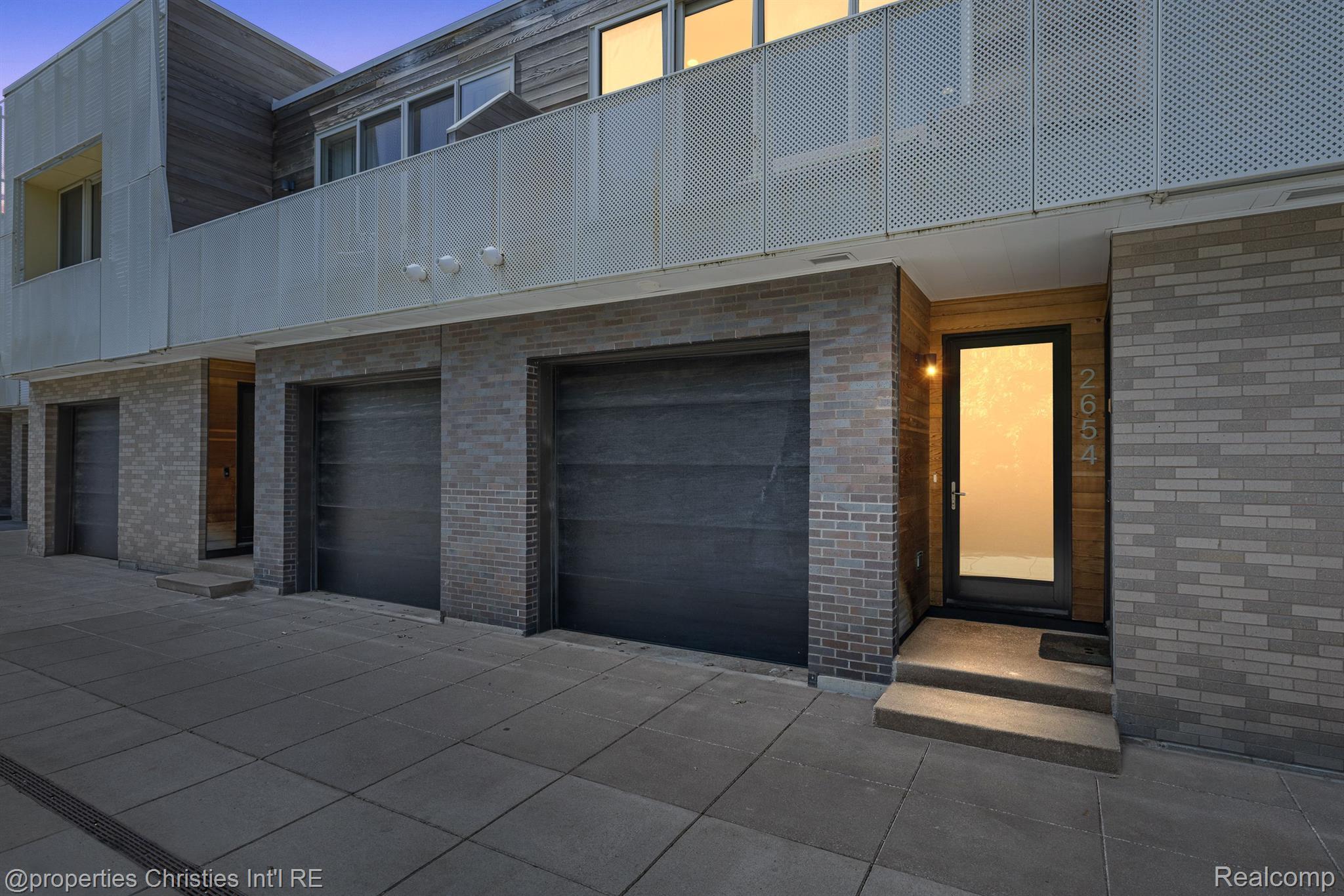 2654 John R Street 10