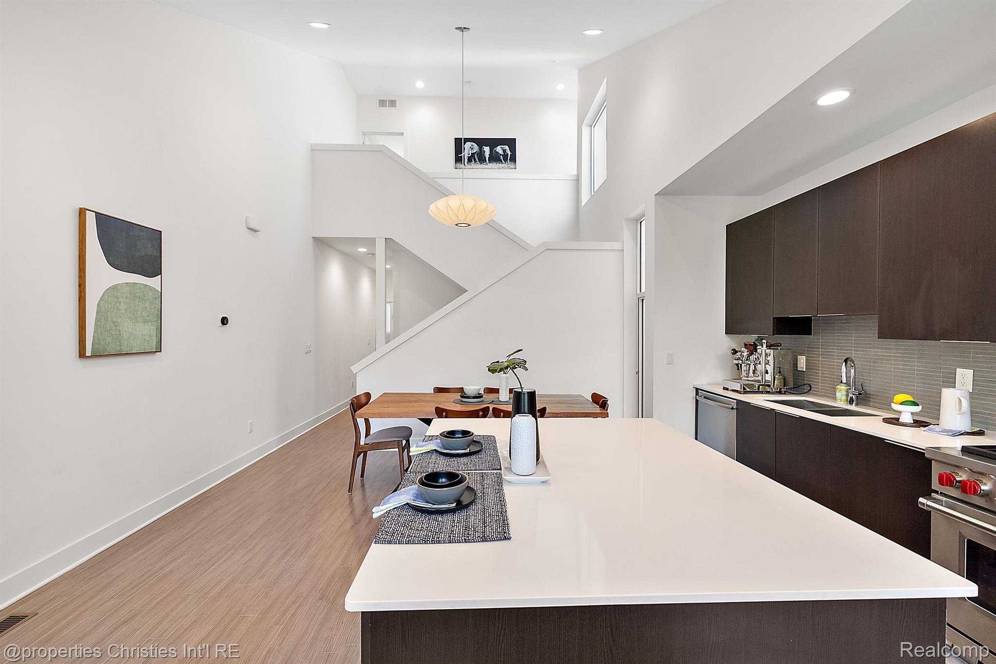 2654 John R Street 10