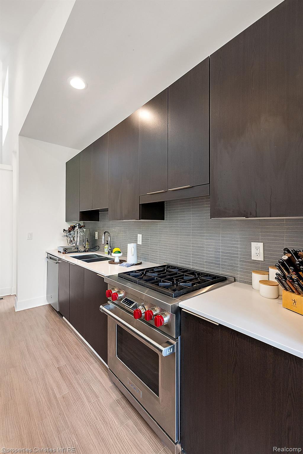 2654 John R Street 10