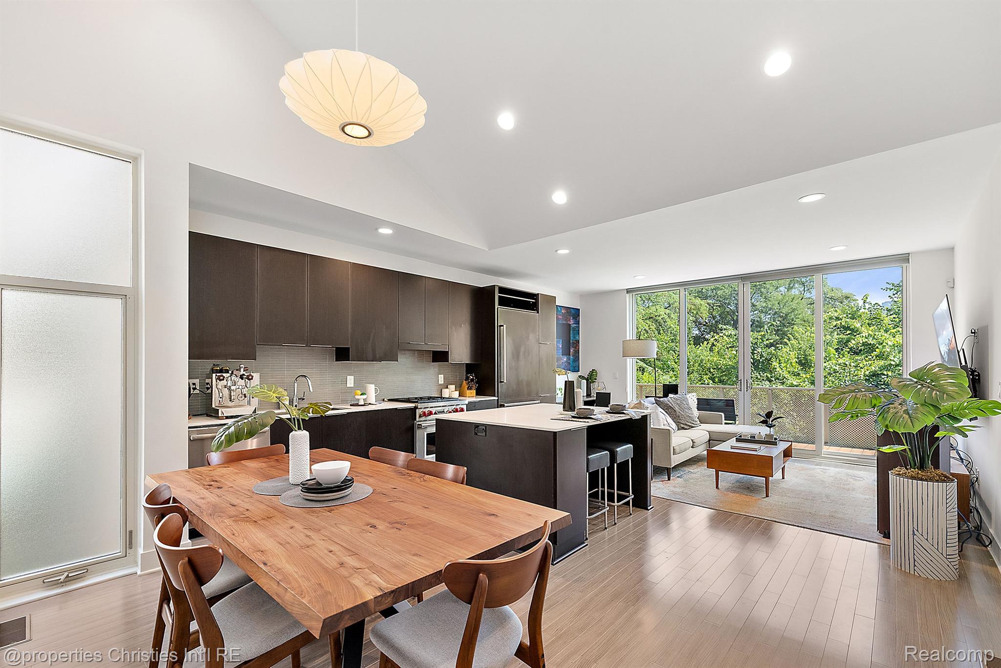2654 John R Street 10