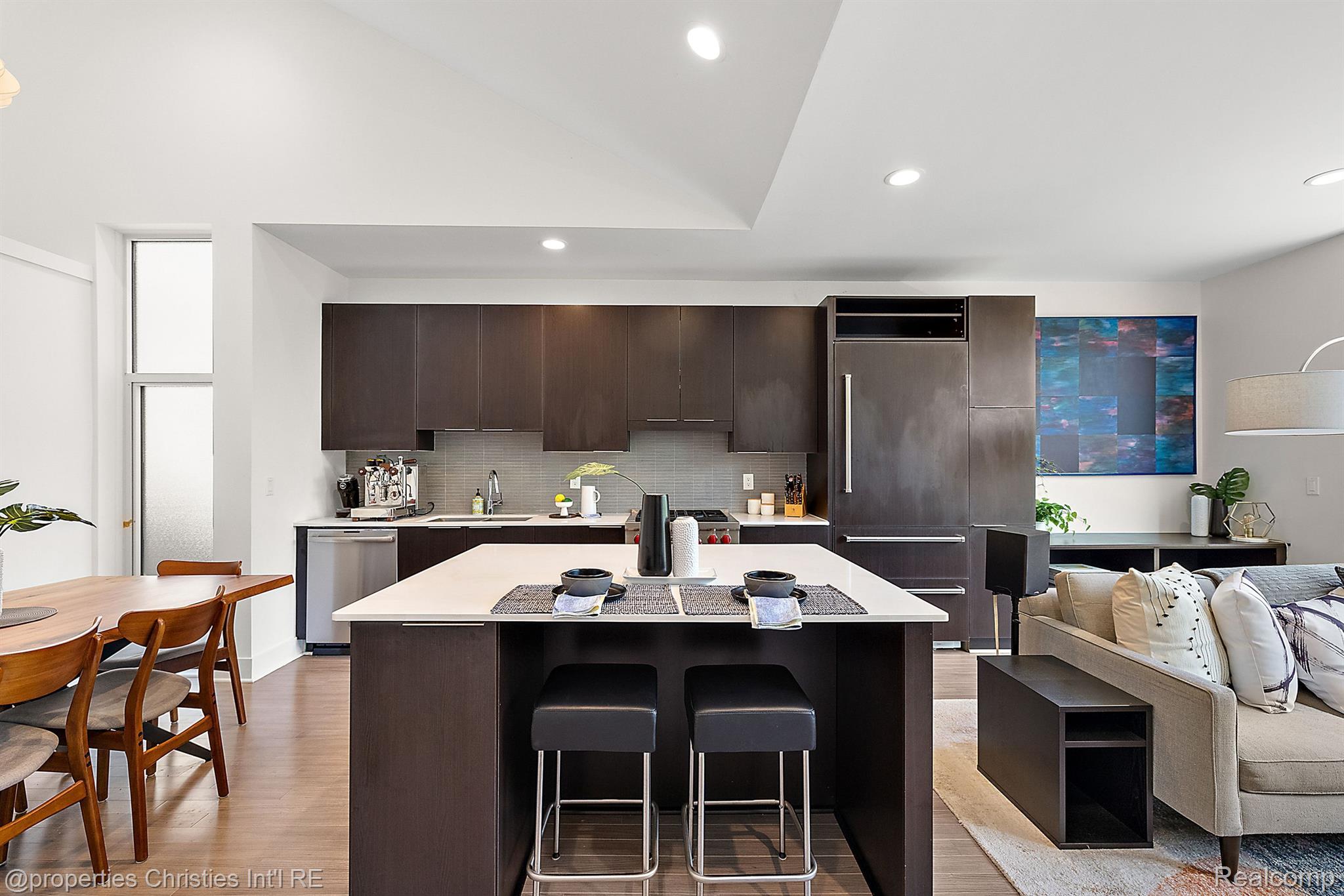 2654 John R Street 10