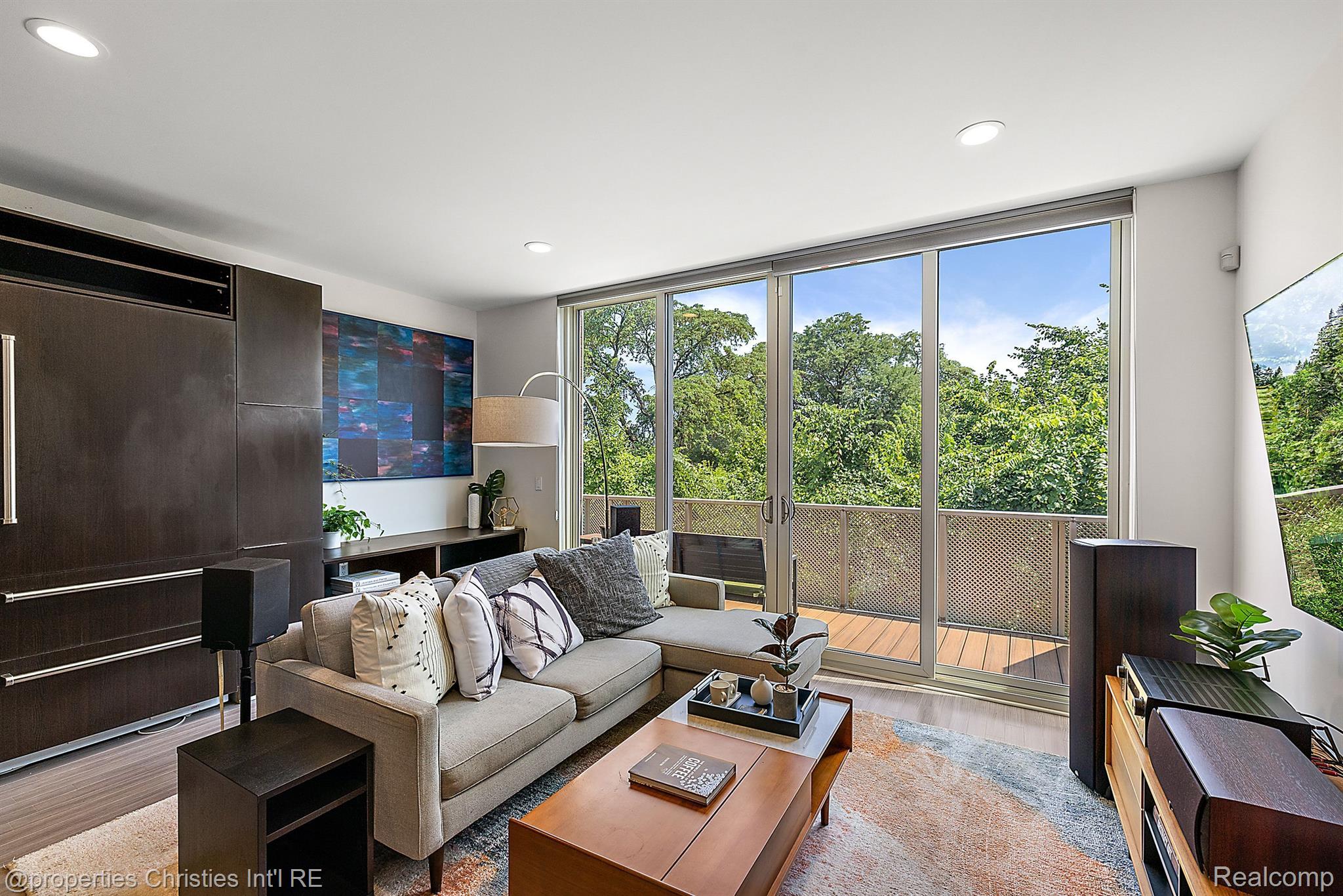 2654 John R Street 10