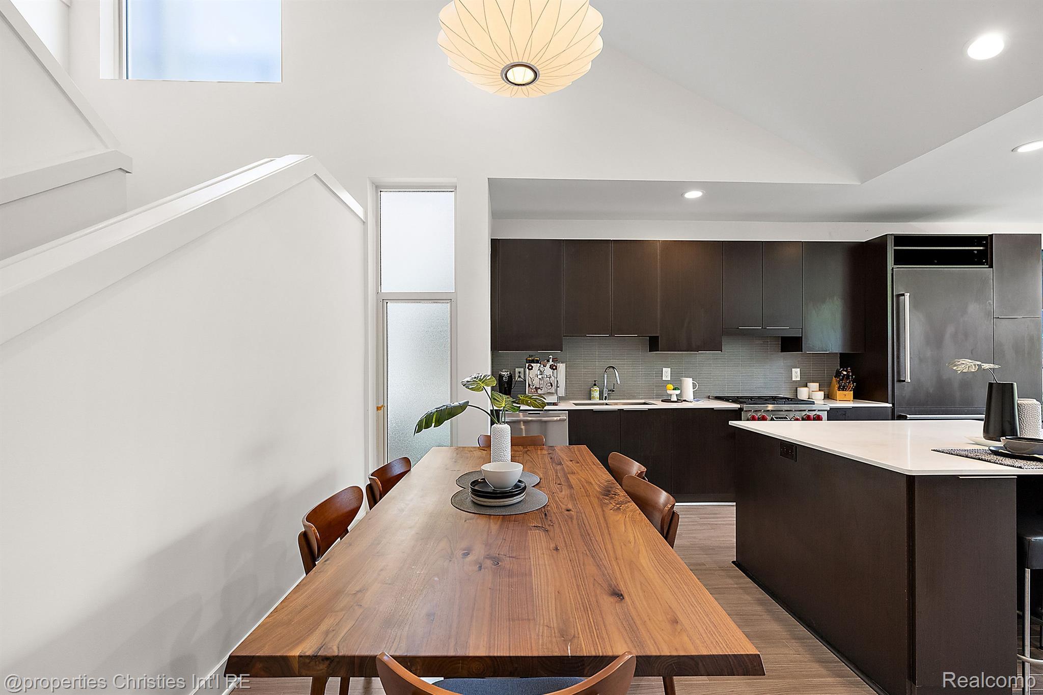 2654 John R Street 10