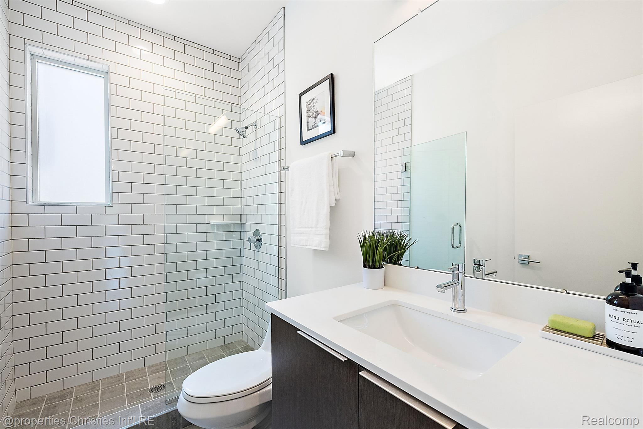 2654 John R Street 10