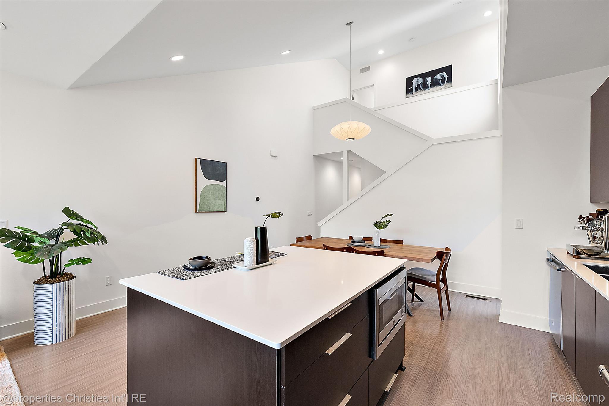 2654 John R Street 10