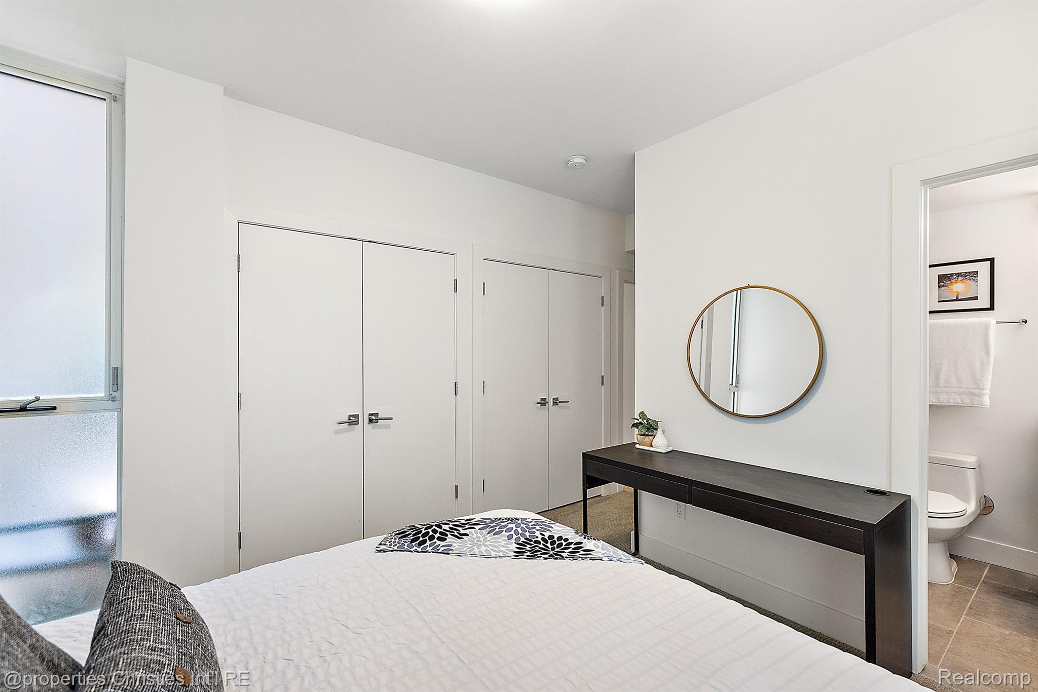 2654 John R Street 10