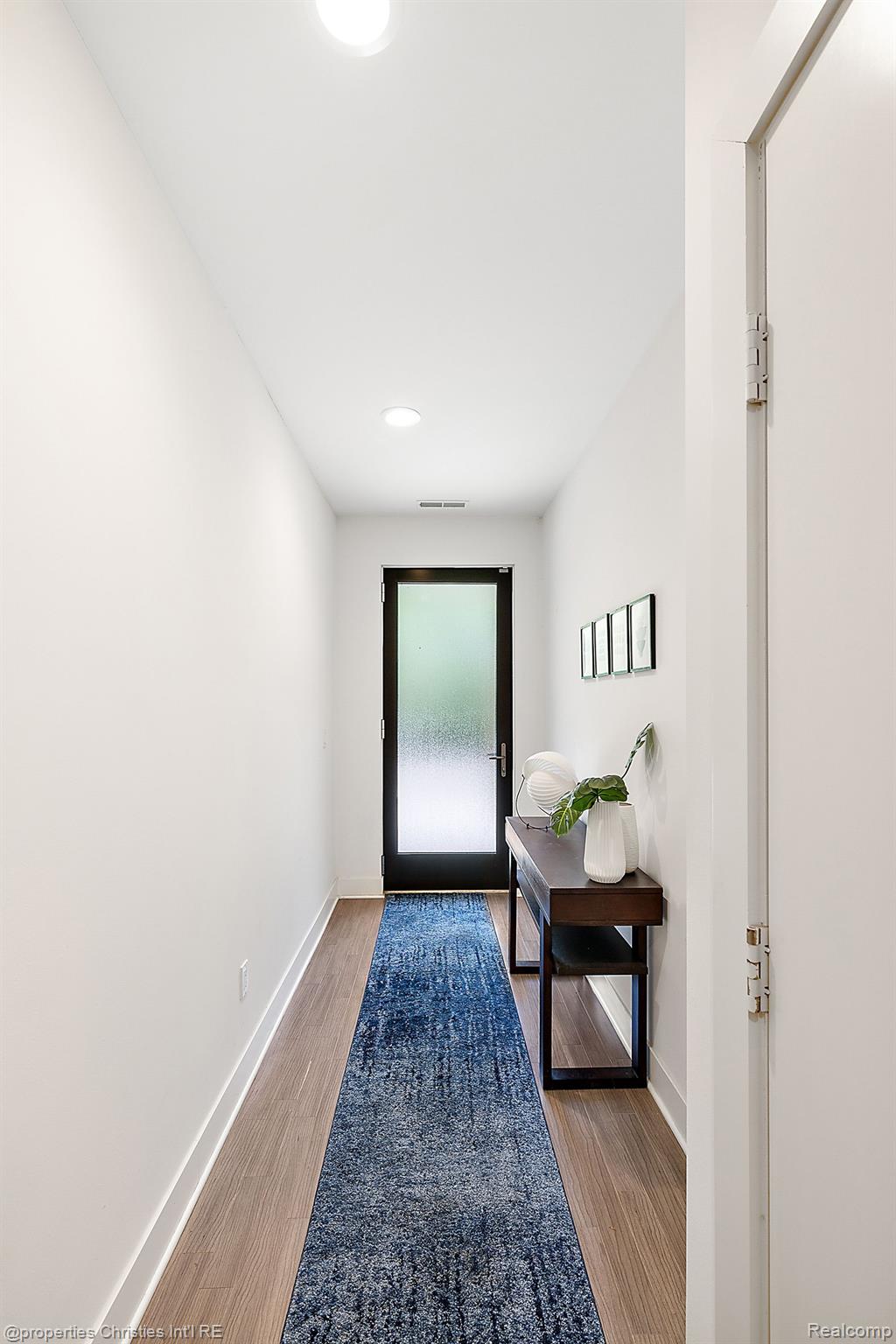 2654 John R Street 10