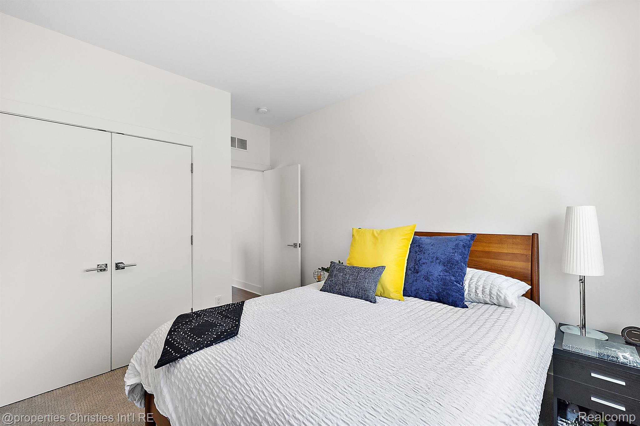 2654 John R Street 10