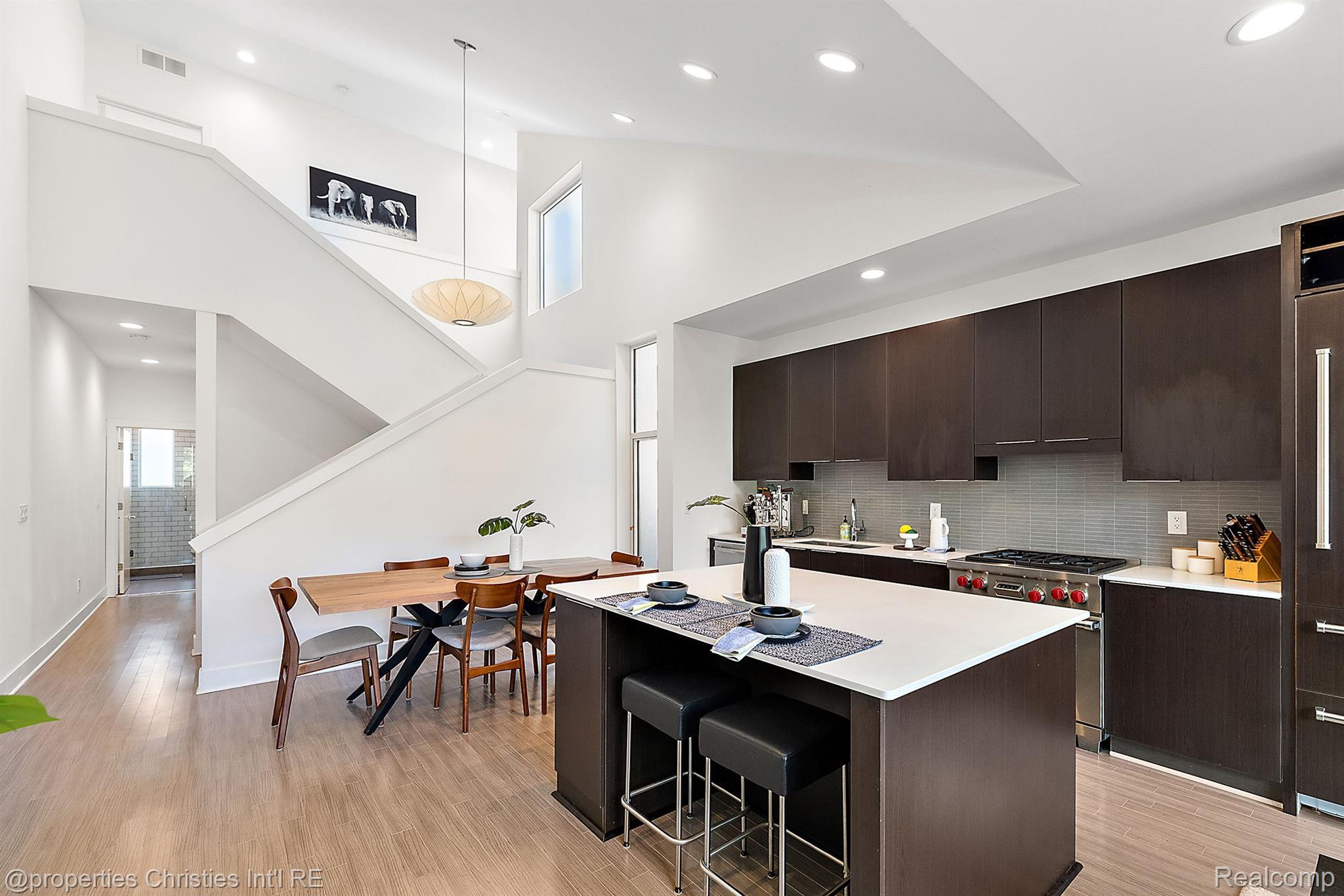 2654 John R Street 10