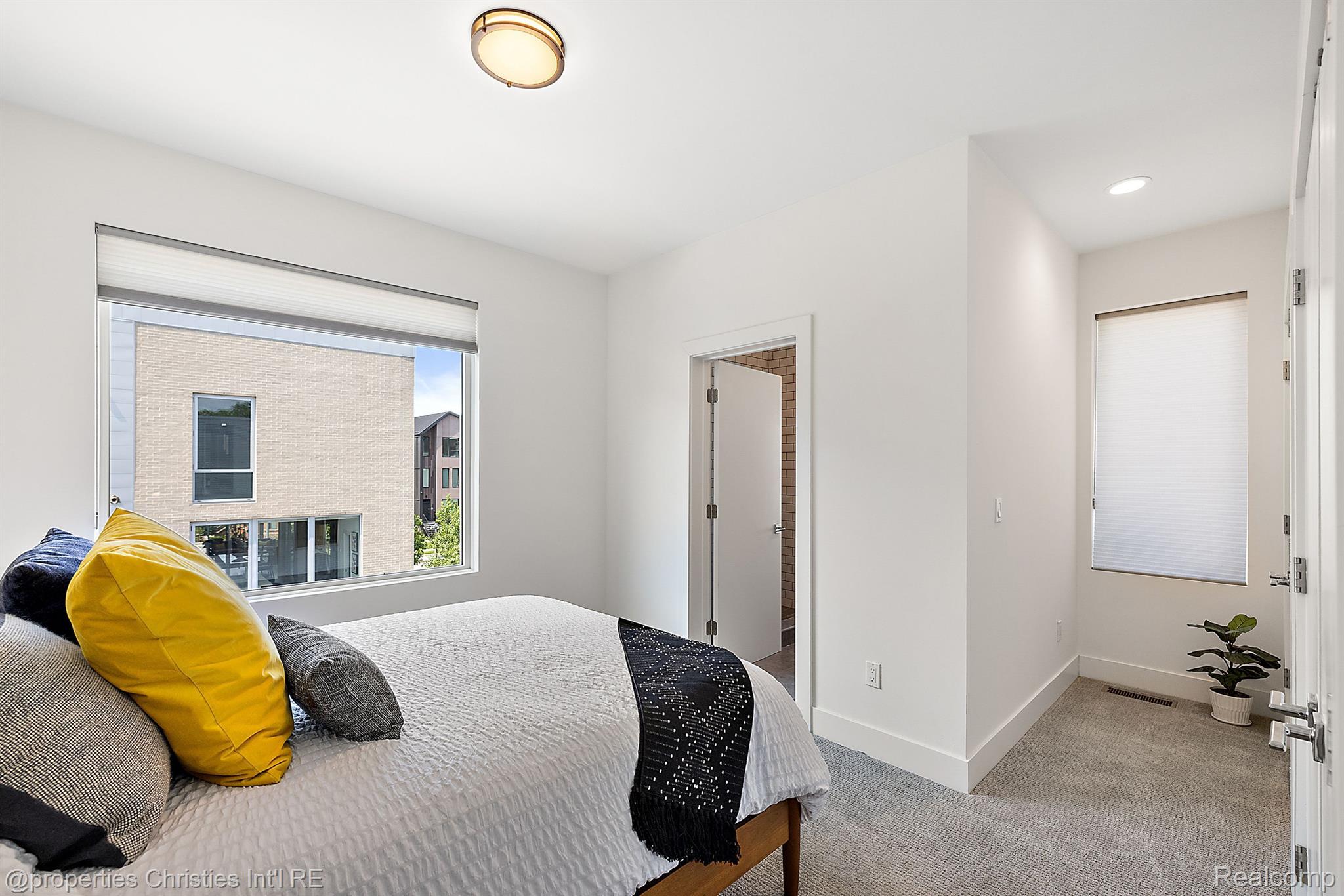 2654 John R Street 10