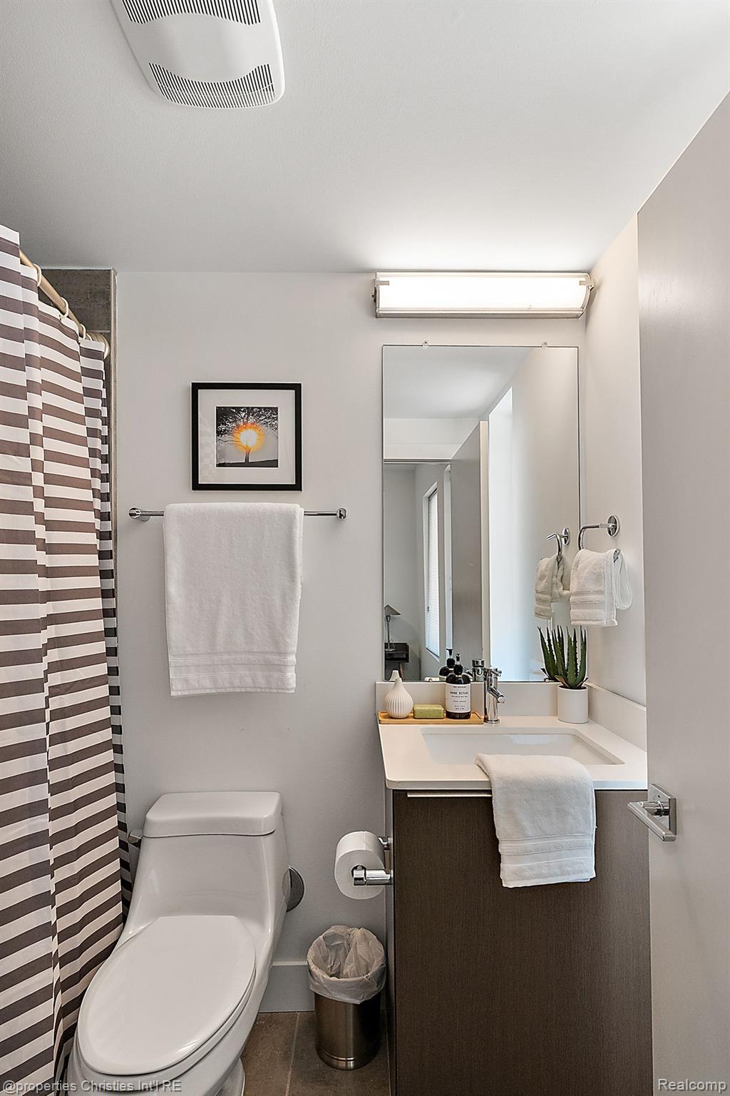 2654 John R Street 10