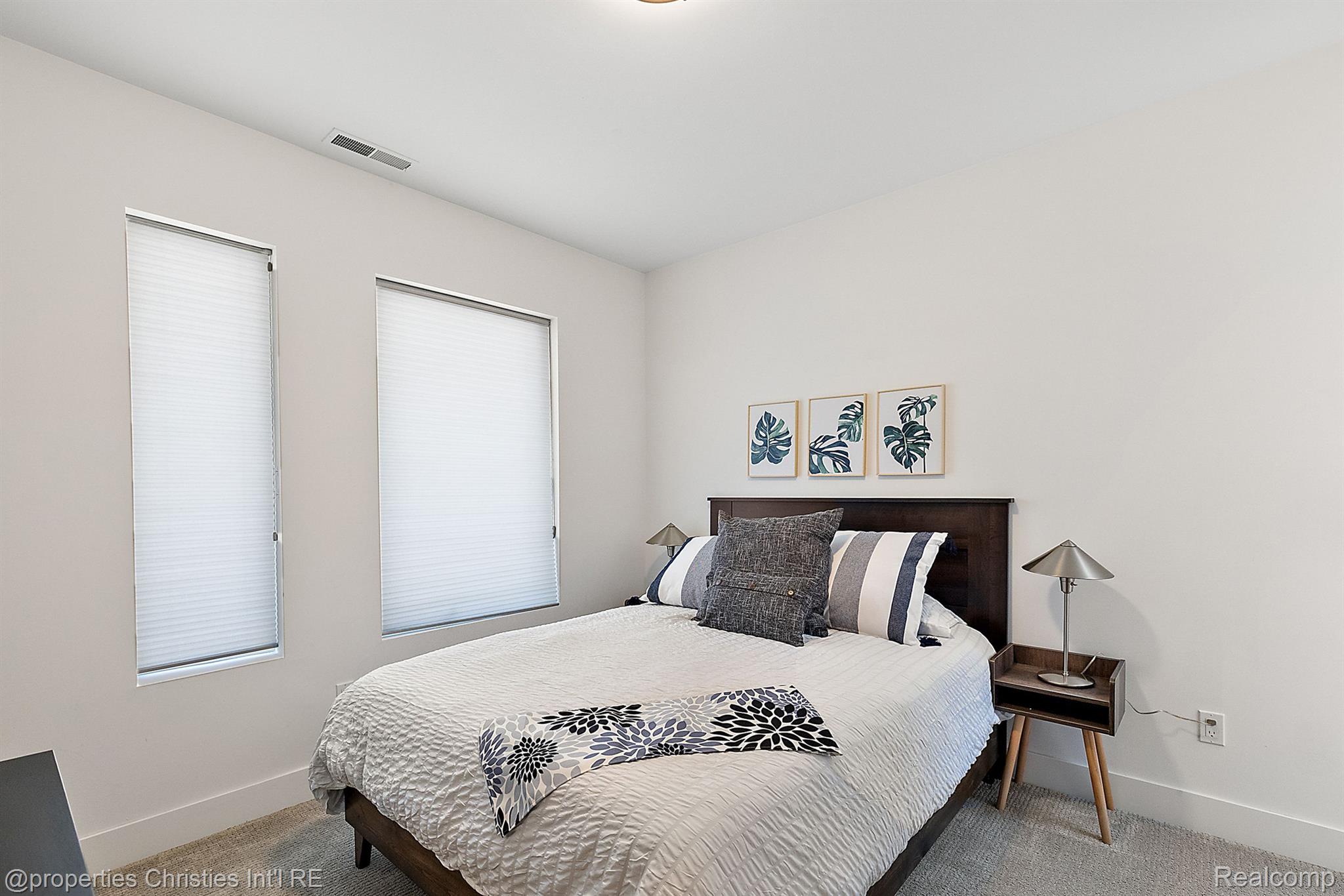 2654 John R Street 10