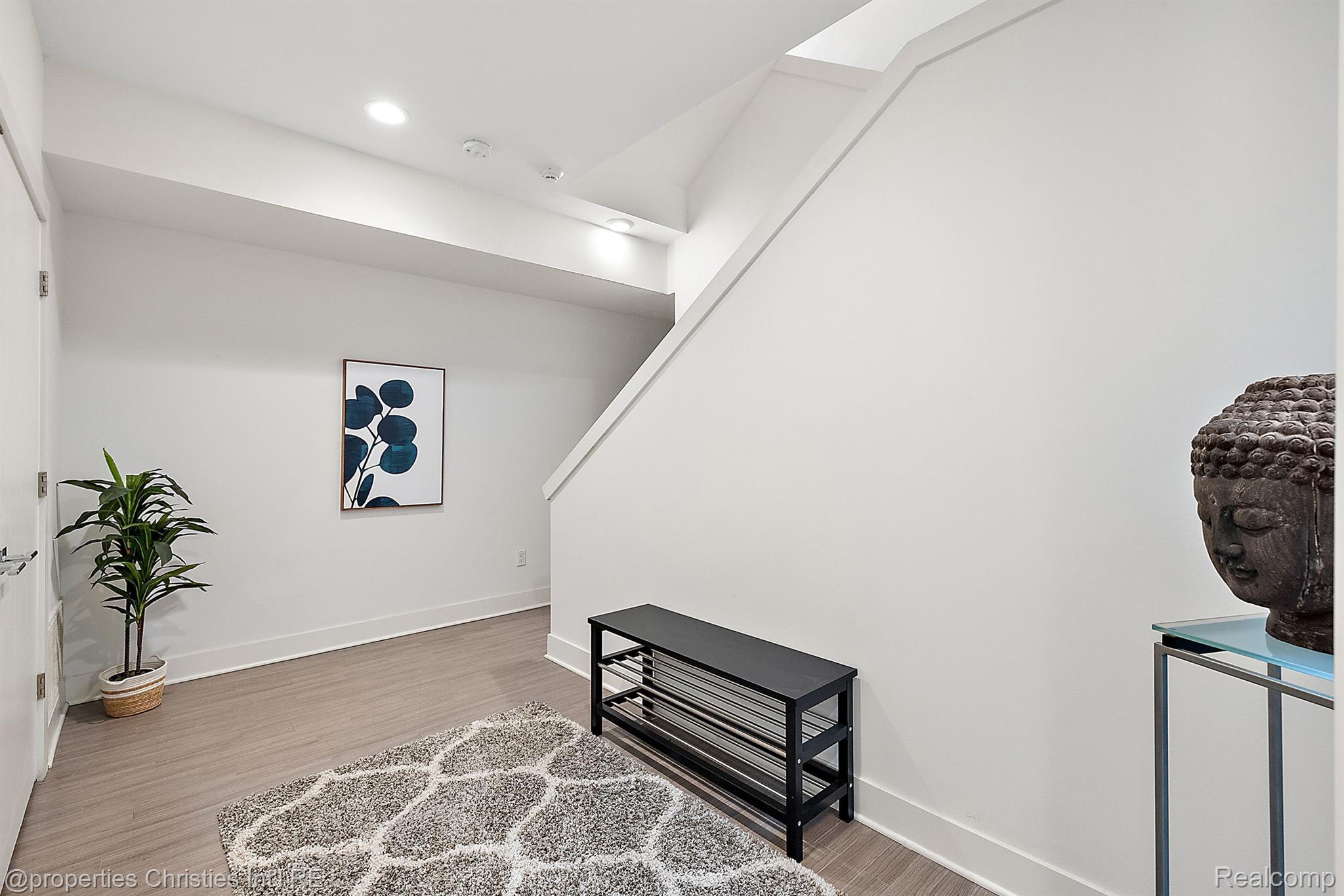 2654 John R Street 10