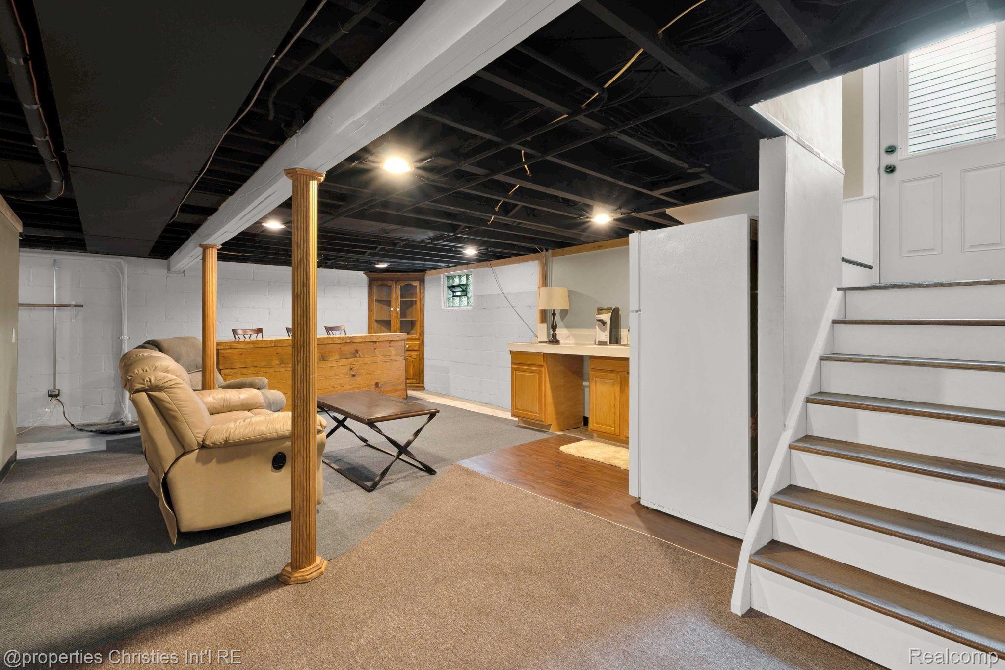 820 E 2nd Street