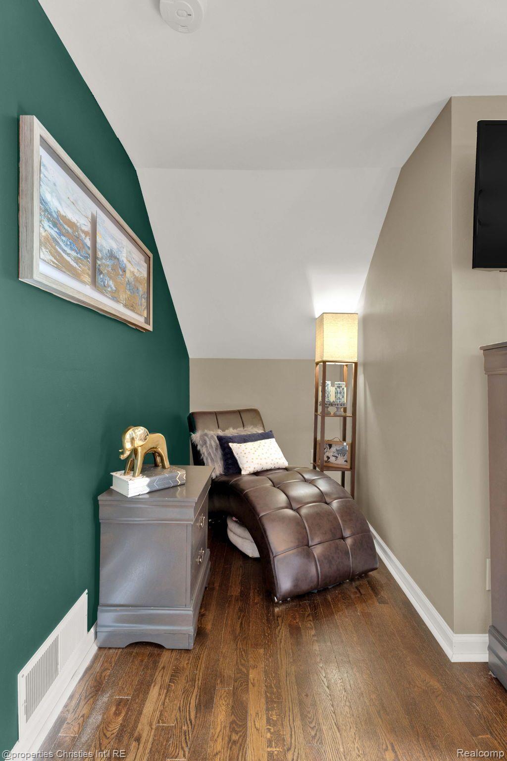 820 E 2nd Street