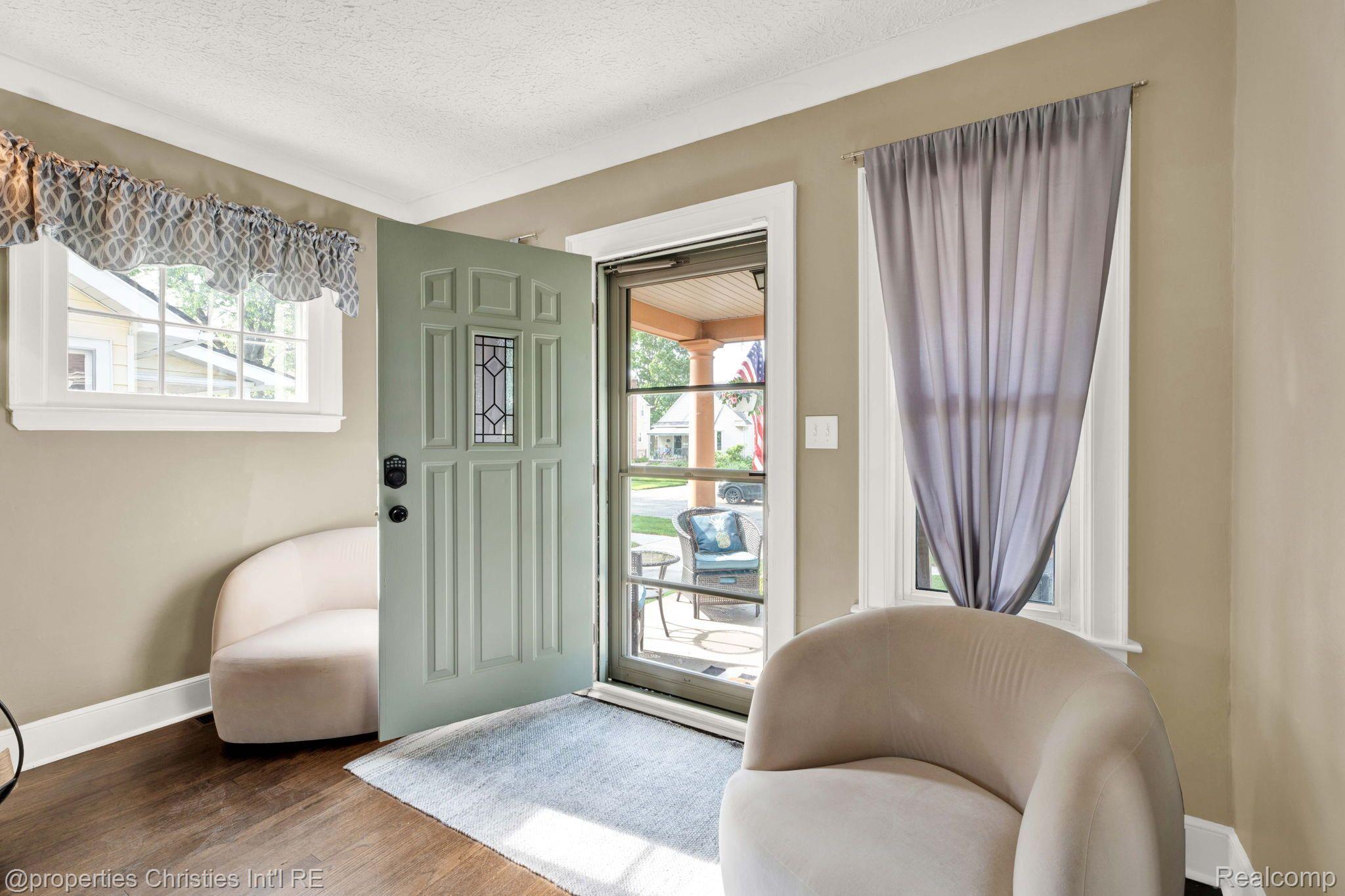 Entry way in the 3-bedroom Bungalow home for sale at 820 E 2nd Street, Royal Oak City, MI